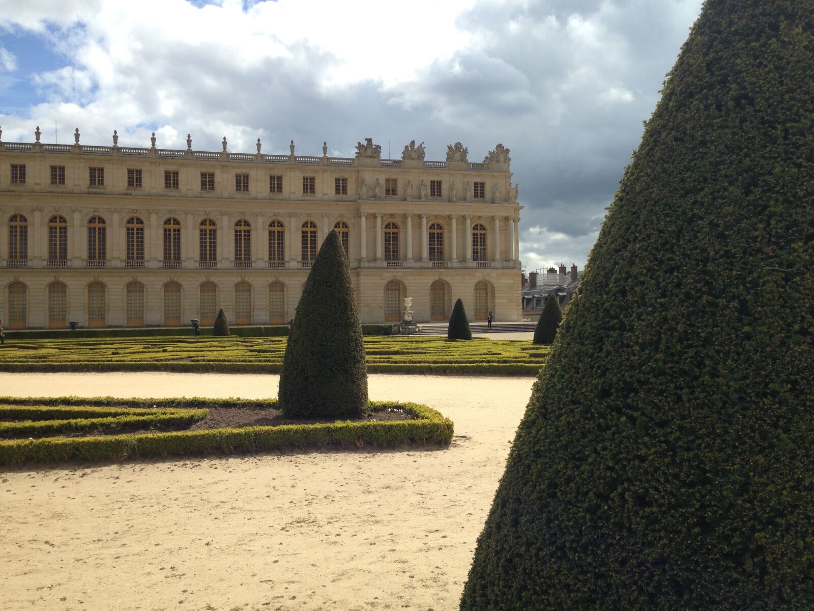 iPhone 5 back camera 4.12mm f/2.4 sample photo. Versailles, garden, castle photography
