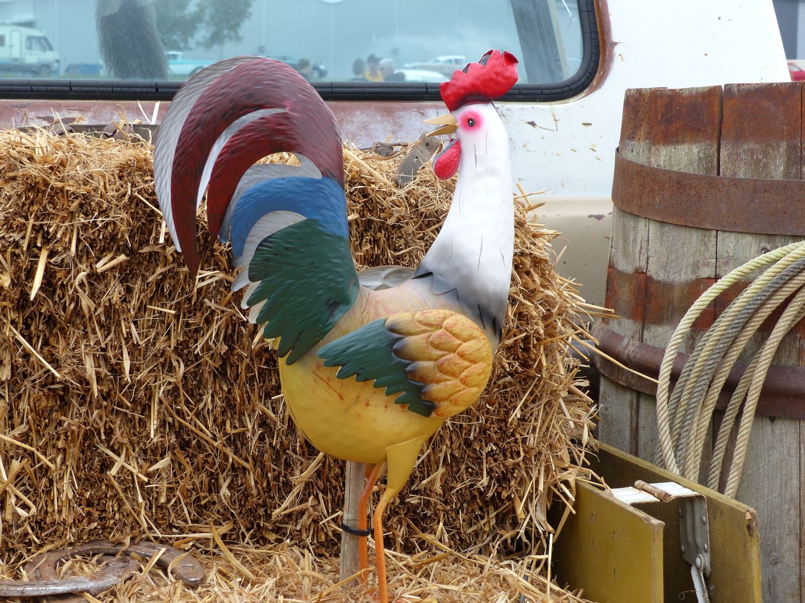 Panasonic Lumix DMC-FZ200 sample photo. Truck, rooster, hay photography