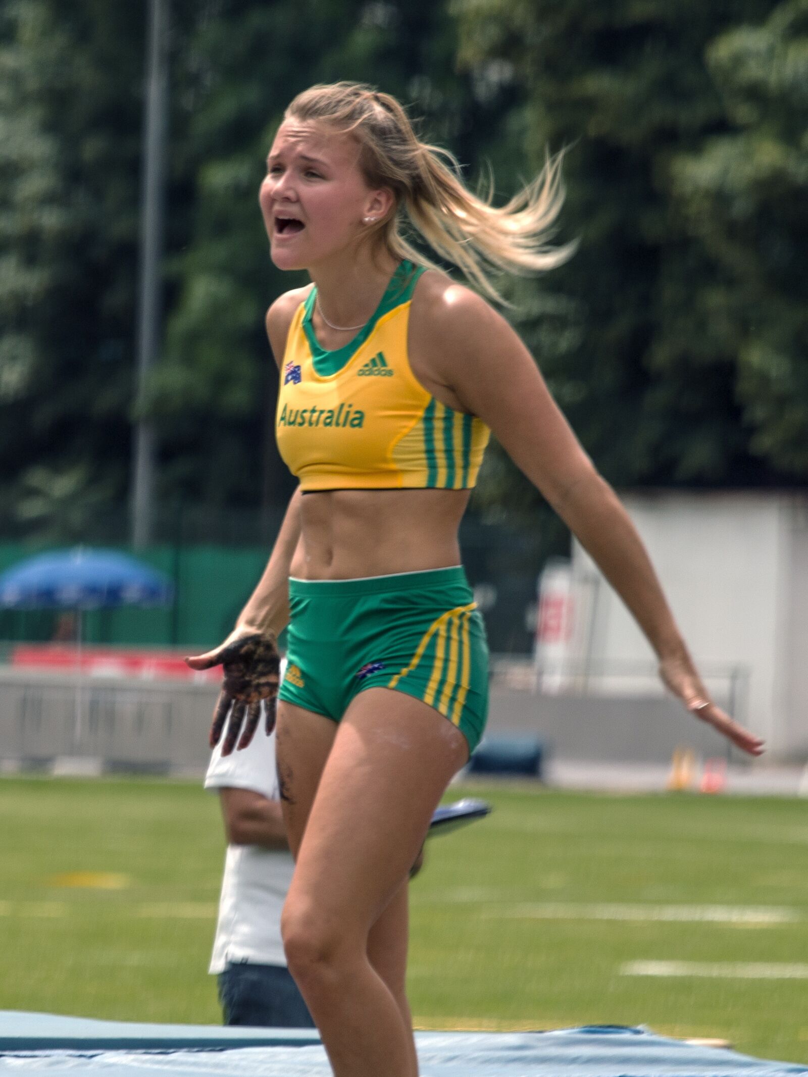 Canon EOS 70D + Canon EF 70-200mm F4L USM sample photo. Athletics, sport, pole vault photography