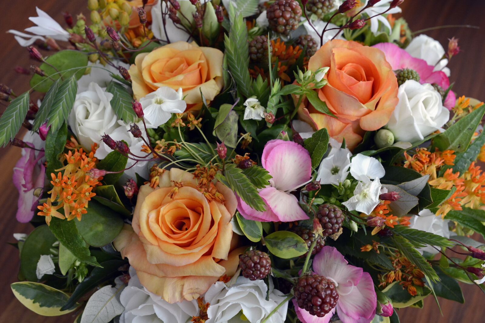 Nikon D7100 sample photo. Floral arrangement, flowers, roses photography