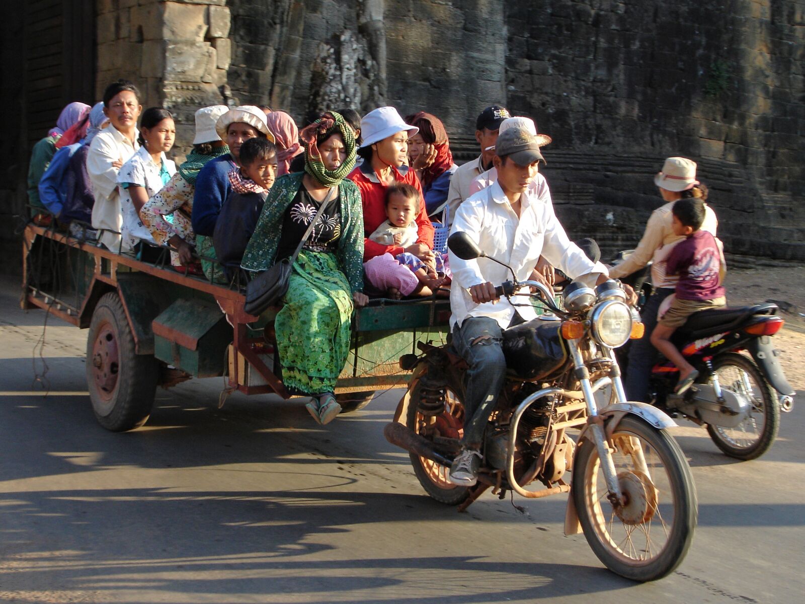 Sony DSC-P200 sample photo. Transport, cambodia, moped photography