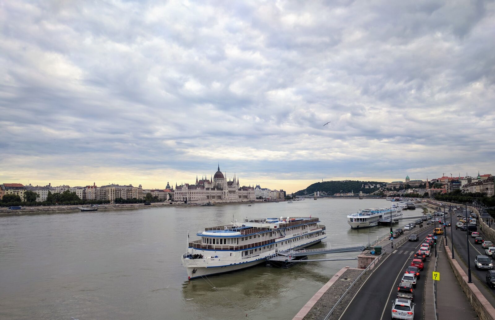 LG Nexus 5X sample photo. Budapest, danube, river photography