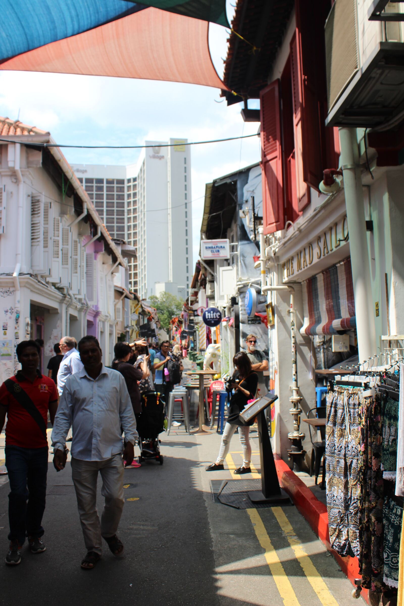 Canon EOS 1300D (EOS Rebel T6 / EOS Kiss X80) sample photo. Arab street, singapore, street photography