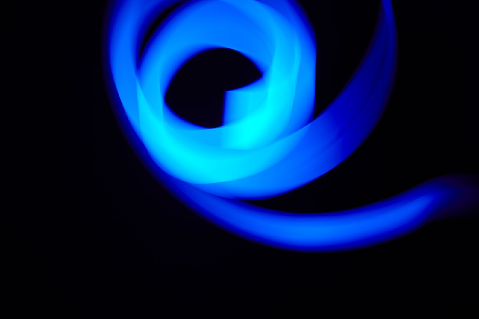 Canon EOS 200D (EOS Rebel SL2 / EOS Kiss X9) sample photo. Light, night, electricity photography