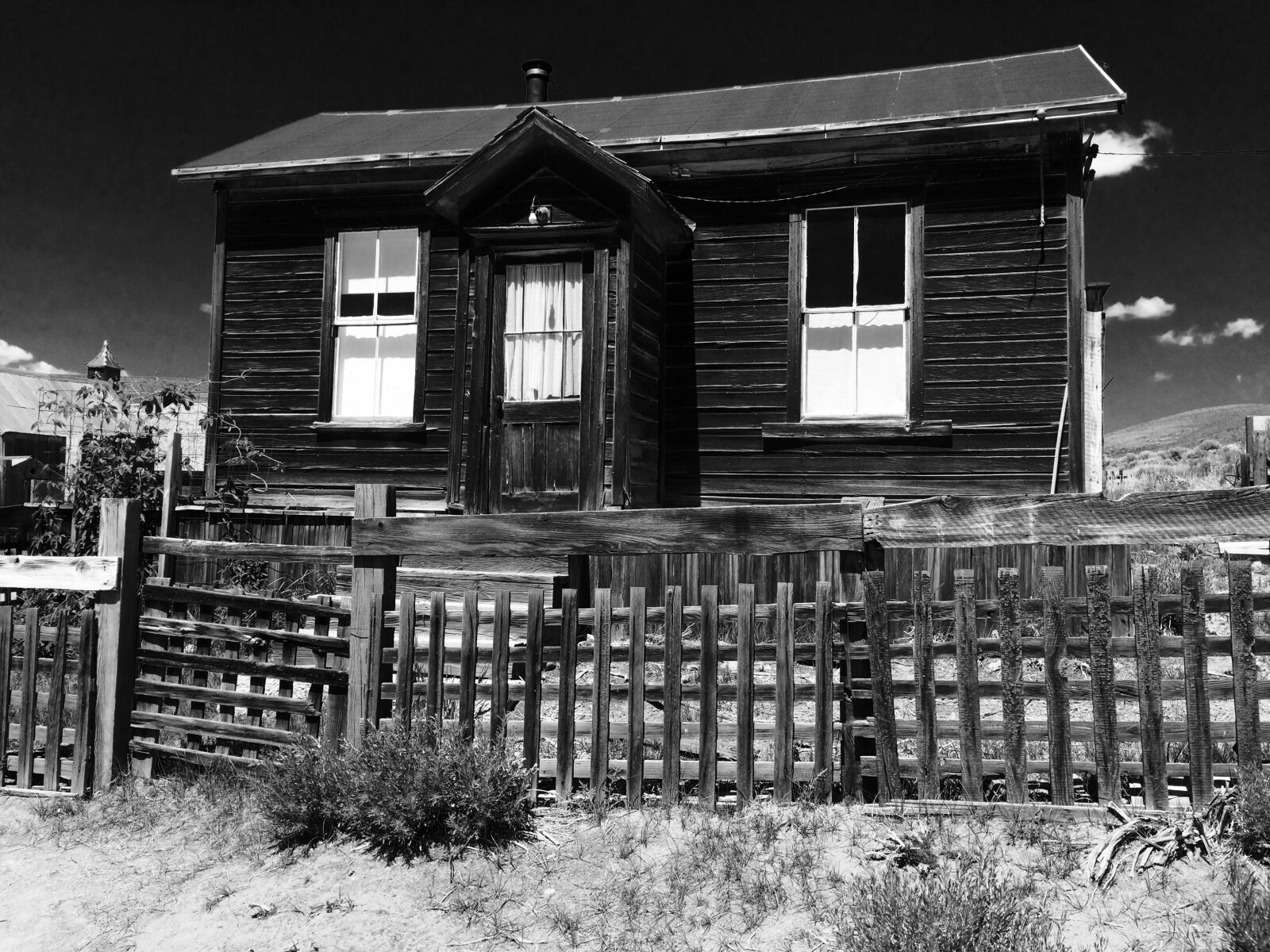 iPhone 5s back camera 4.15mm f/2.2 sample photo. Ole house, bodie, pioneer photography
