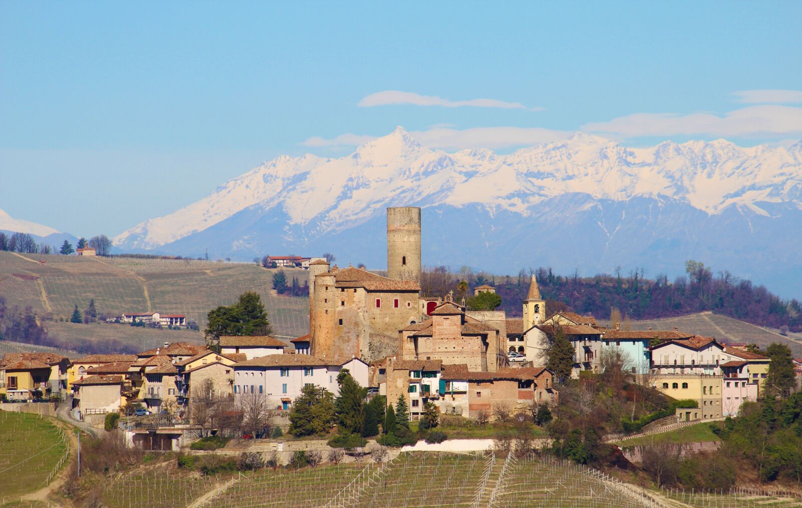 Canon EF-S 55-250mm F4-5.6 IS sample photo. Langhe, unesco, wine photography