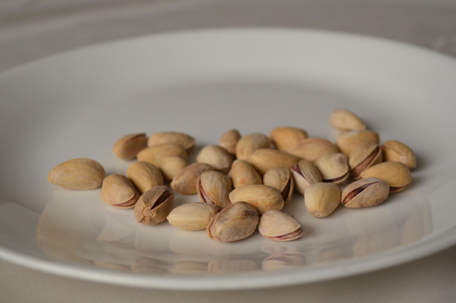 Nikon D3200 sample photo. Pistachio, dish, food, fruit photography