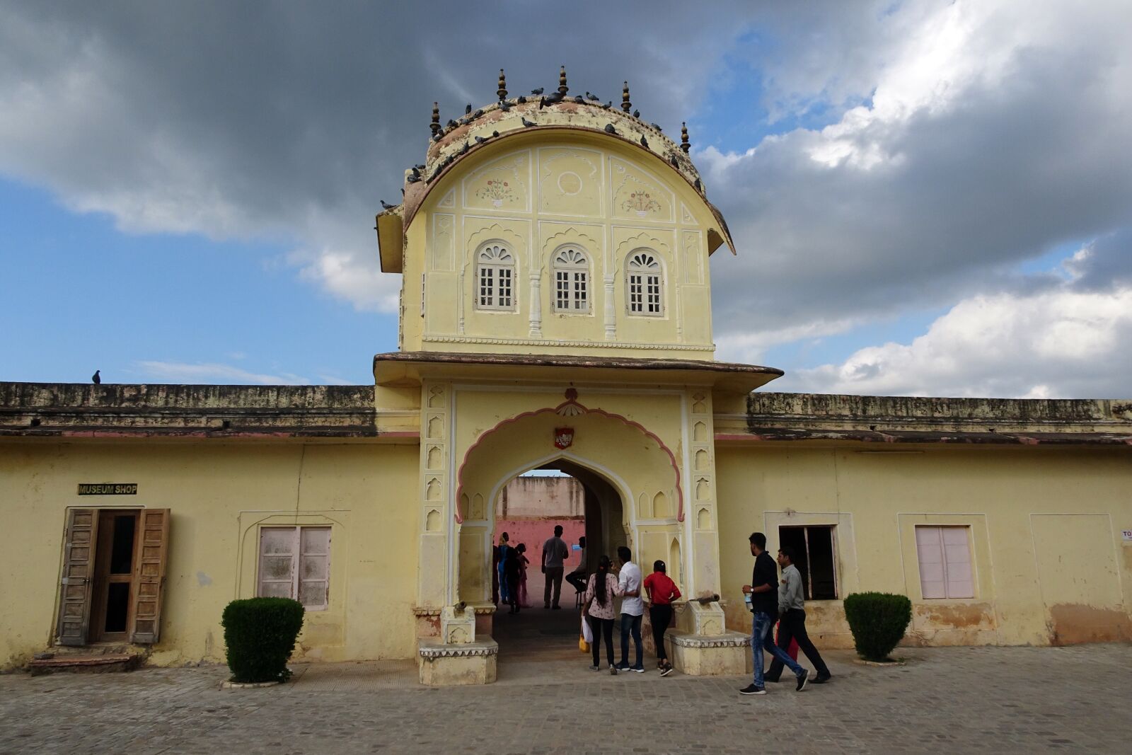 Sony Cyber-shot DSC-HX90V sample photo. Nahargarh fort, architecture, landmark photography