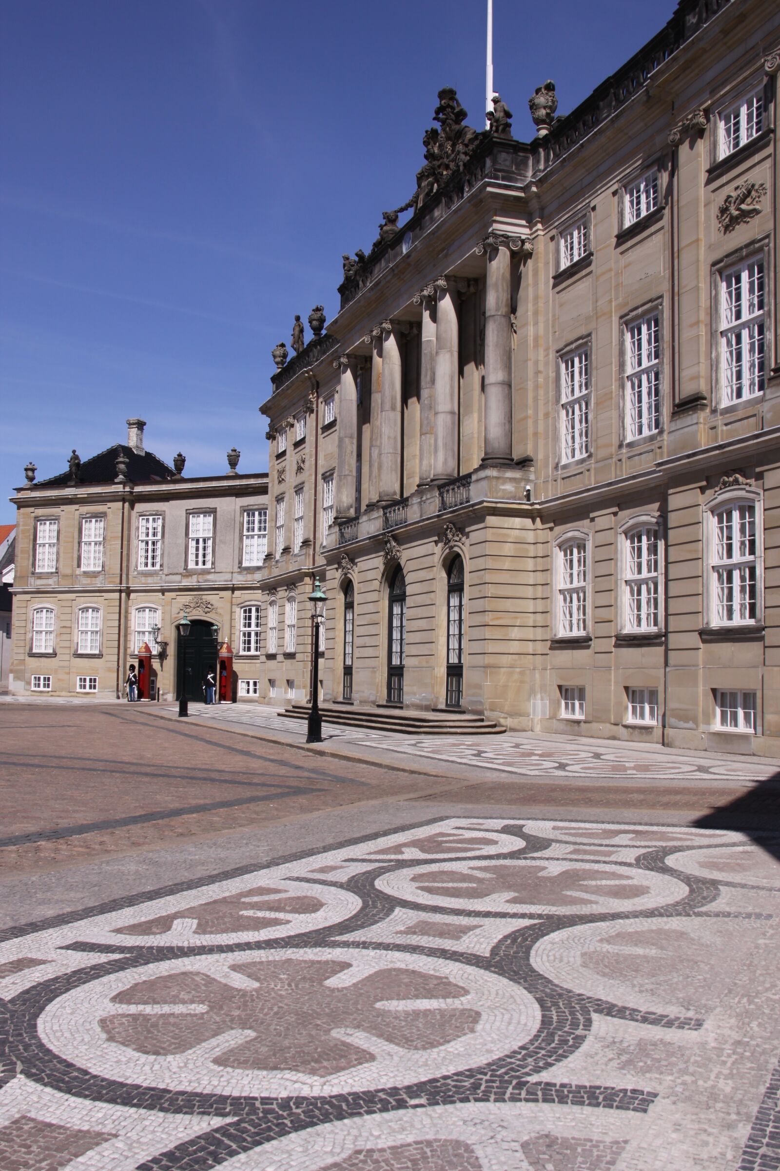 Canon EOS 50D sample photo. Amalienborg, castle, palace photography