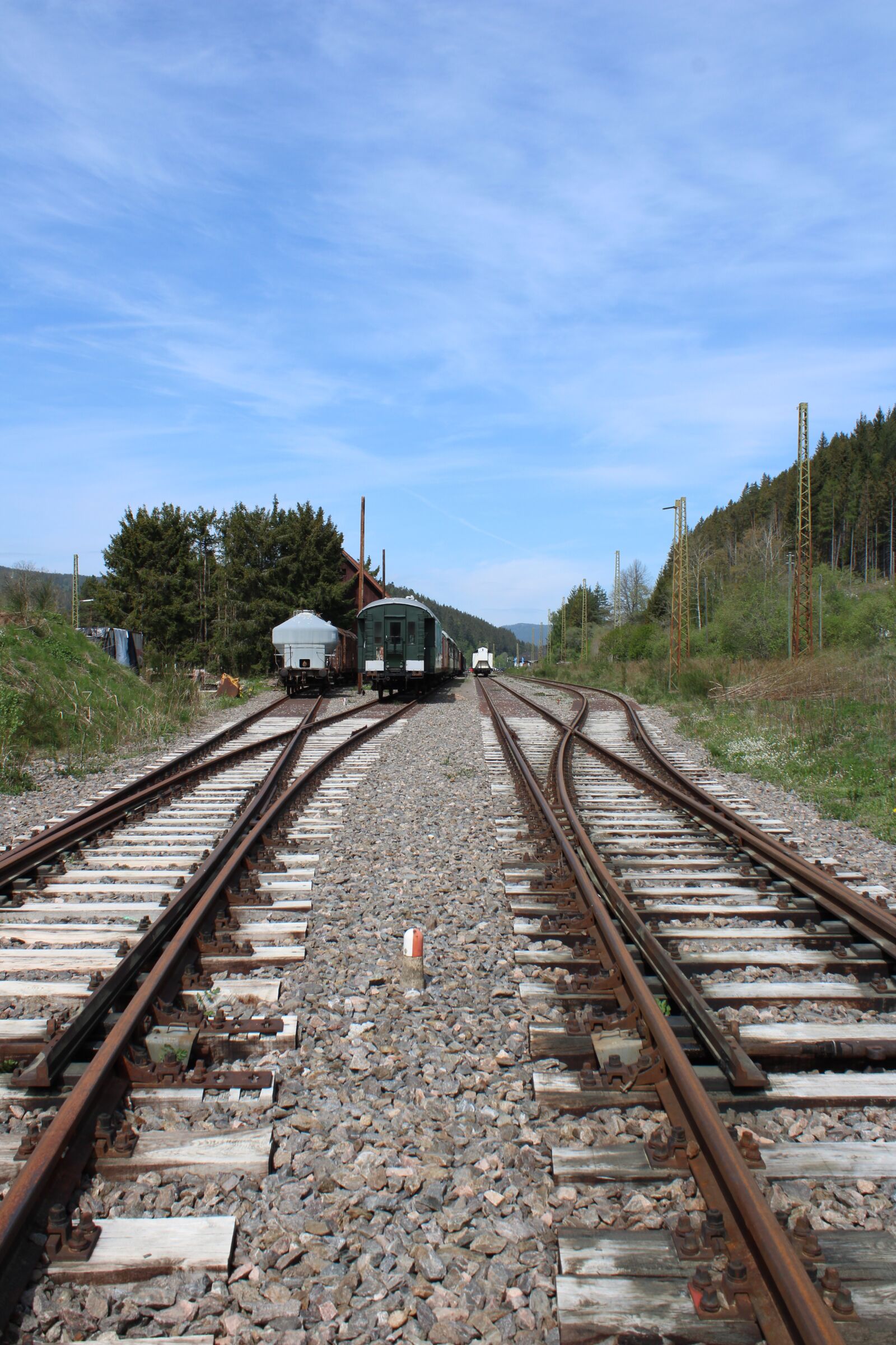 Canon EOS 2000D (EOS Rebel T7 / EOS Kiss X90 / EOS 1500D) sample photo. Gleise, rails, train photography