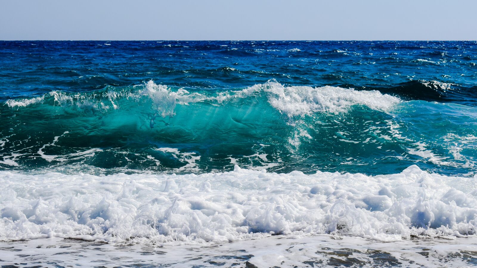 Nikon D3300 sample photo. Shades of blue, wave photography