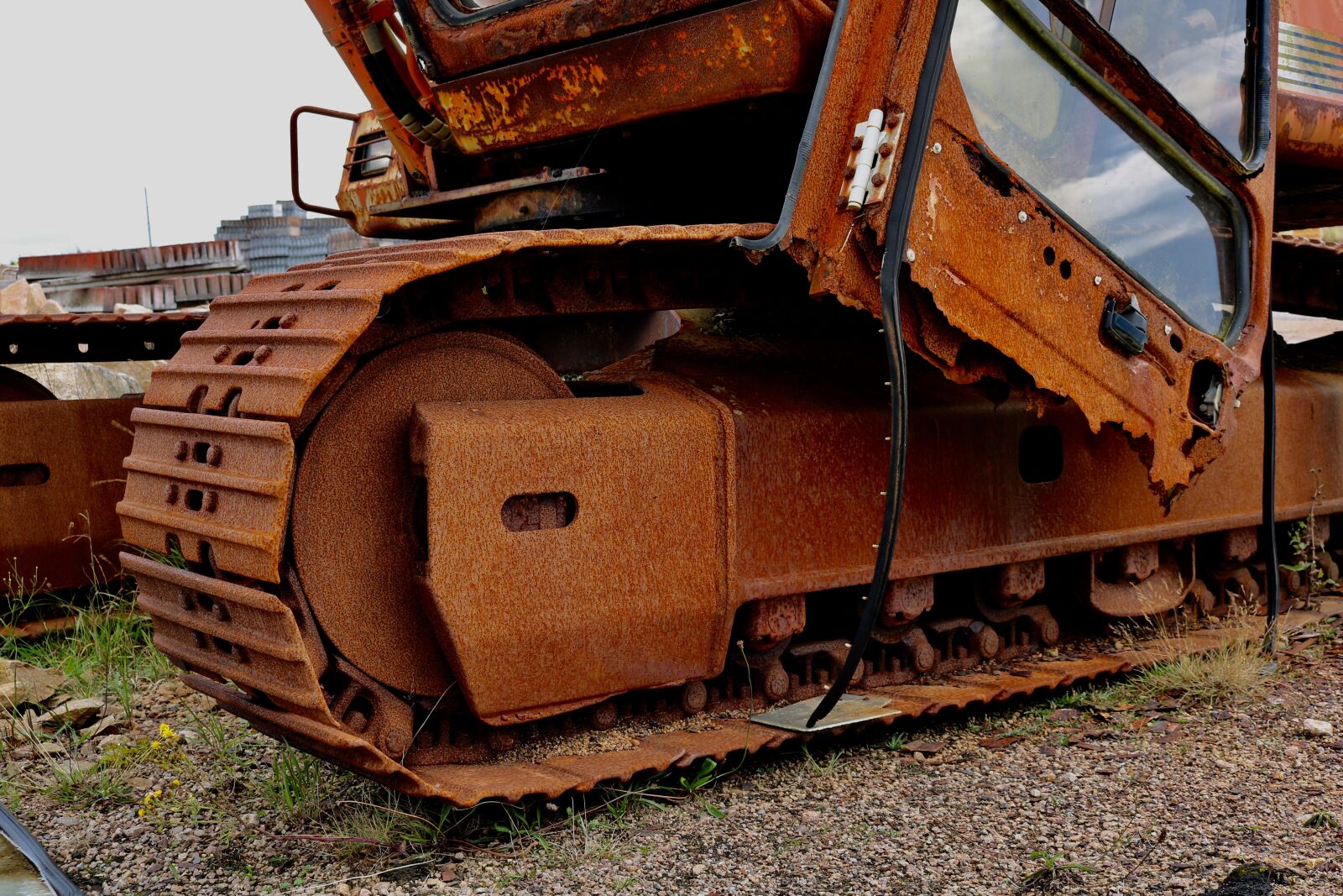 Canon EOS 750D (EOS Rebel T6i / EOS Kiss X8i) sample photo. Excavators, chain, drive photography