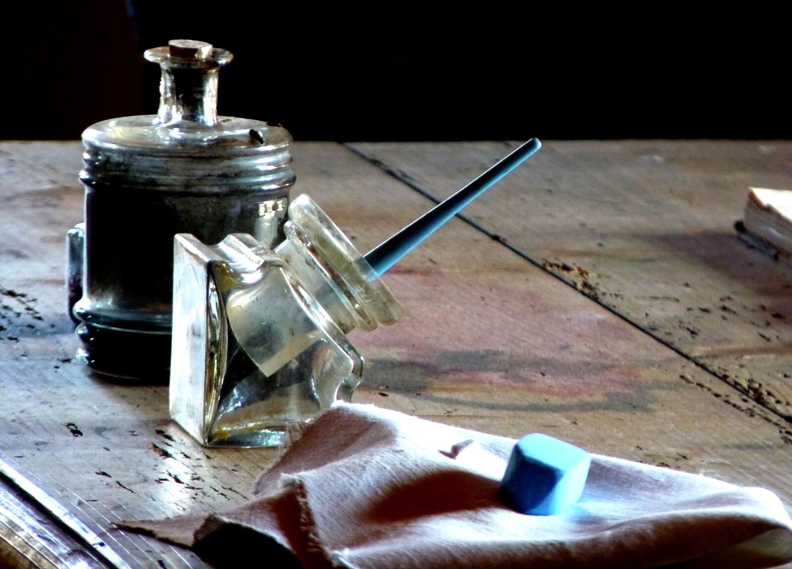 Panasonic Lumix DMC-FZ35 (Lumix DMC-FZ38) sample photo. Feather, fountain pen, inkwell photography