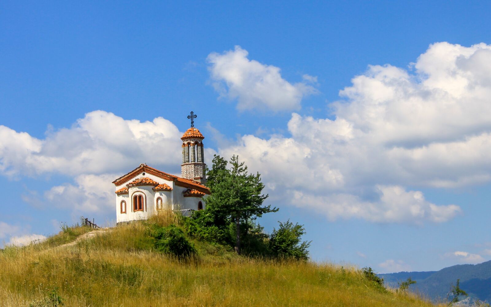 Canon EF-S 17-85mm F4-5.6 IS USM sample photo. Church, nature, travel photography