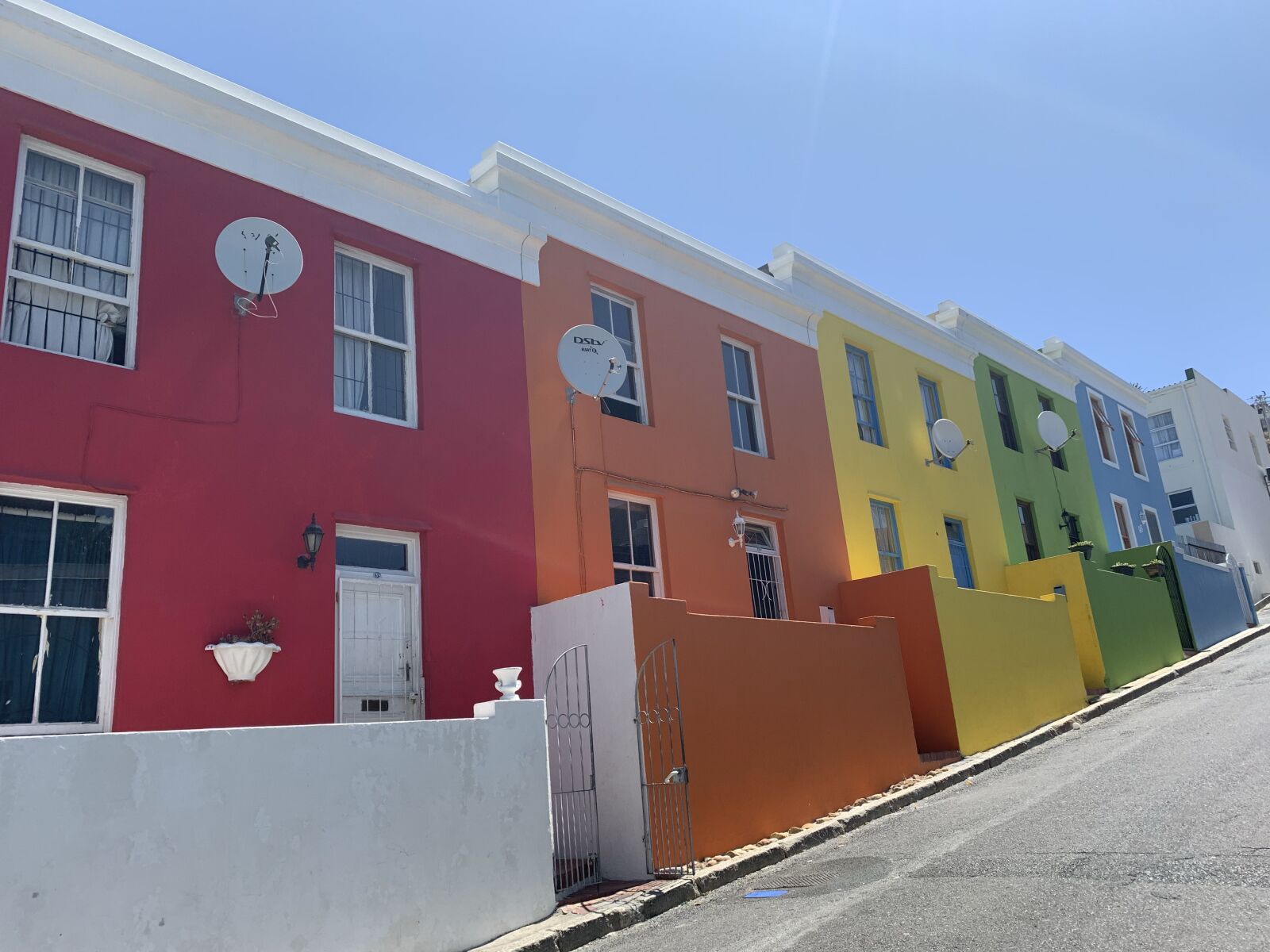 Apple iPhone XR sample photo. Cape town, upward, colorful photography