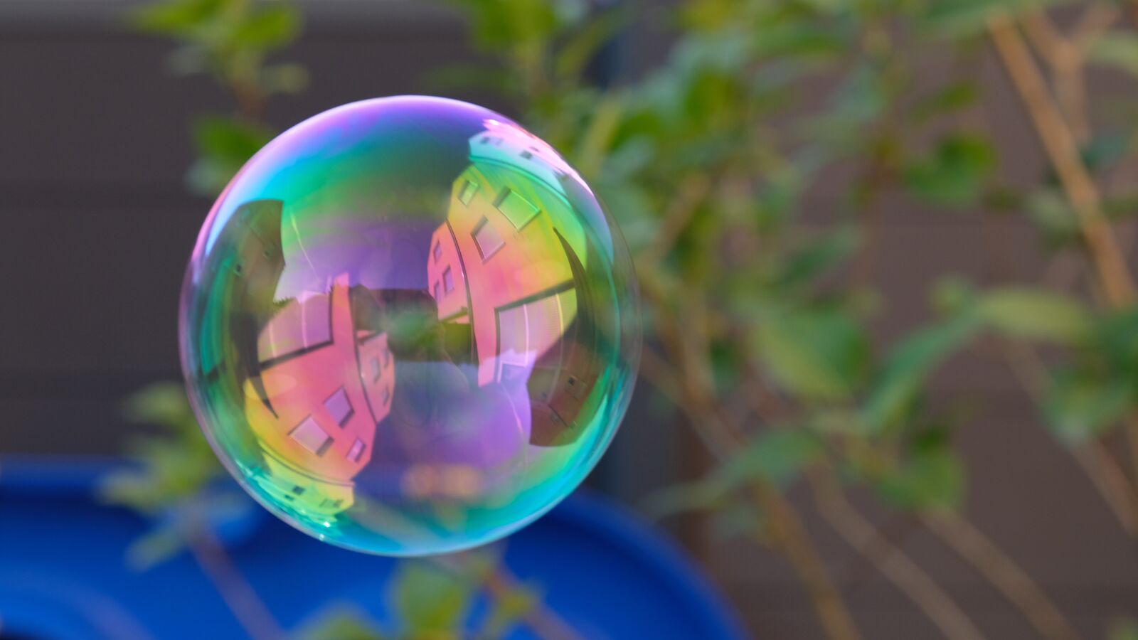 Fujifilm X-T20 sample photo. Soap bubble, mirroring, soap photography