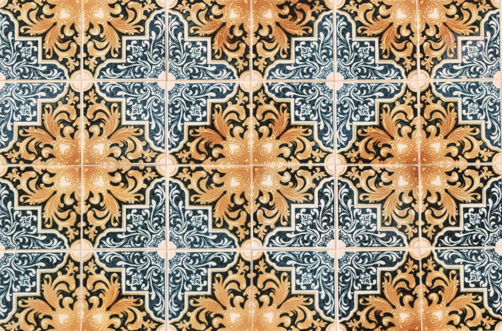 Canon EOS 550D (EOS Rebel T2i / EOS Kiss X4) sample photo. Portugal, faro, tiles photography