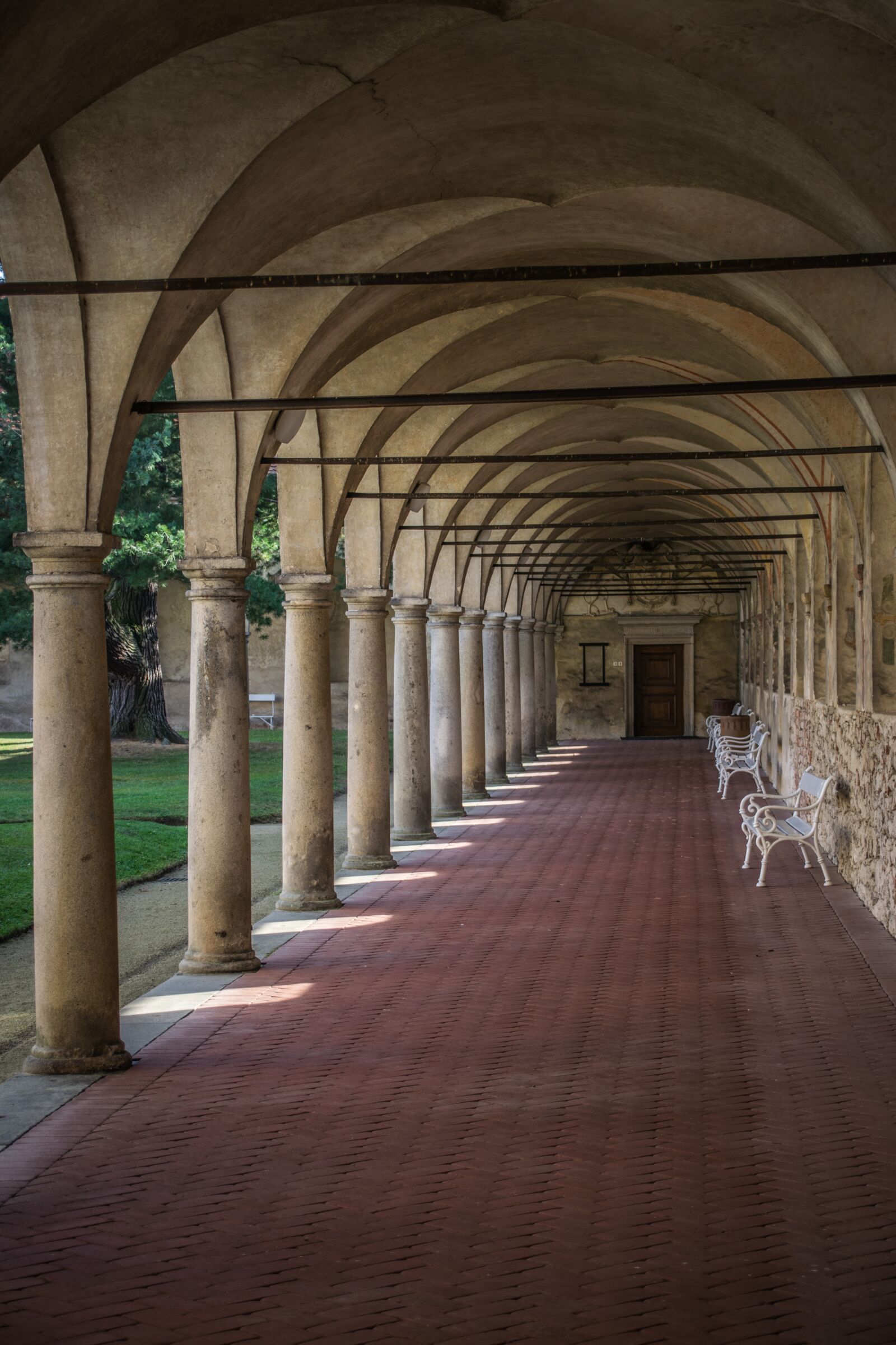 Nikon D5300 sample photo. Columns, light, architecture photography