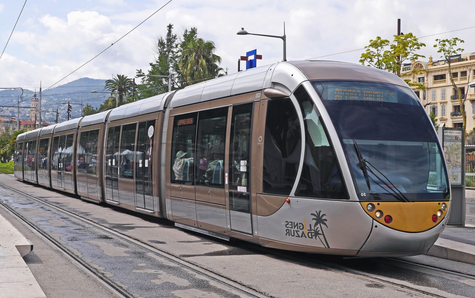 Panasonic Lumix DMC-GH3 sample photo. Streetcar, vehicle, passenger, transportation photography