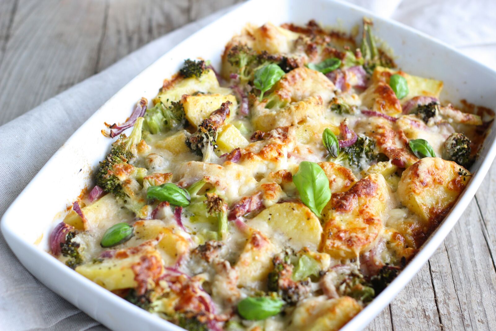 Canon EOS 60D + Canon EF 50mm F1.8 II sample photo. Broccoli, potato, casserole photography