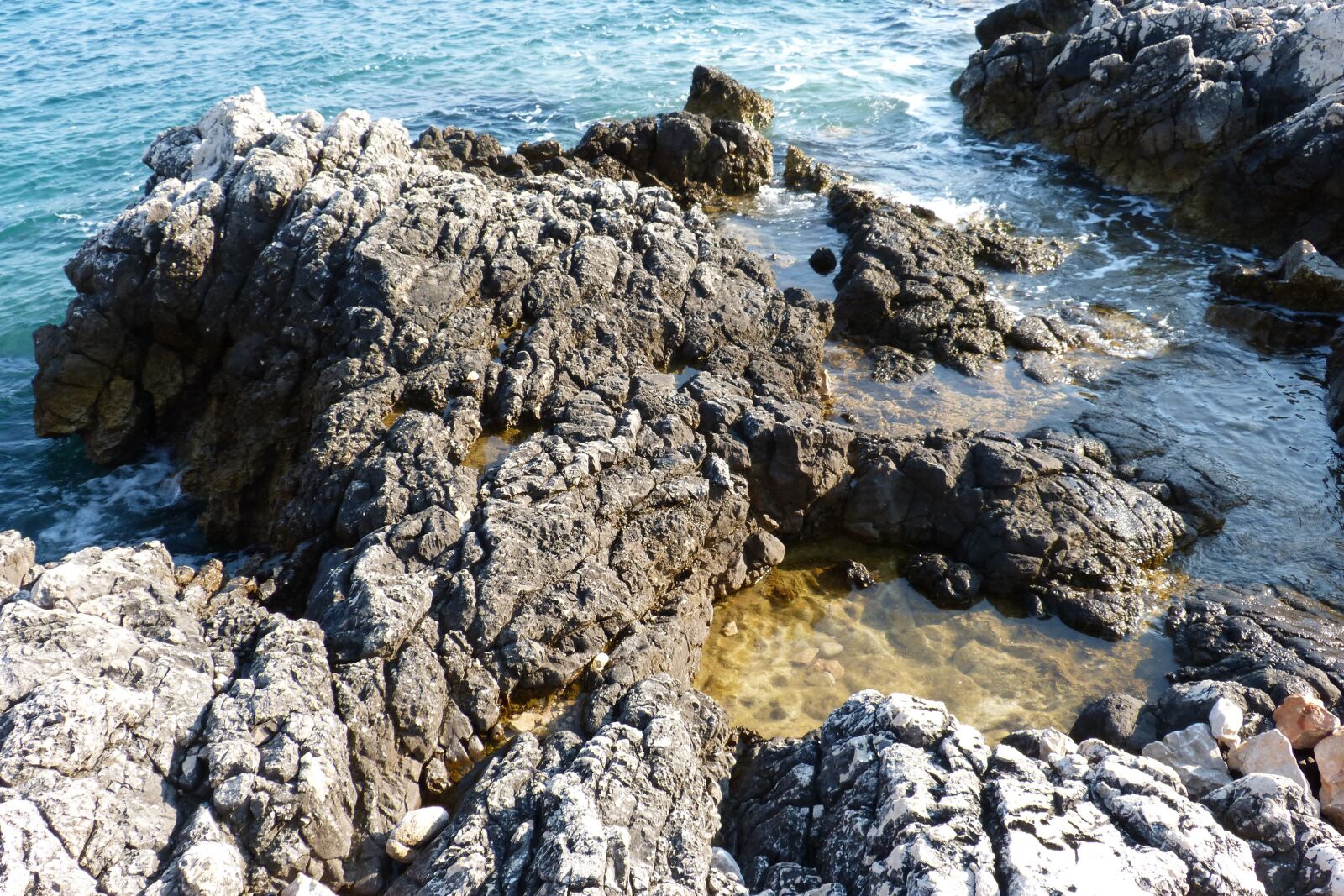 Panasonic DMC-FZ62 sample photo. Sea, stones, rocks photography