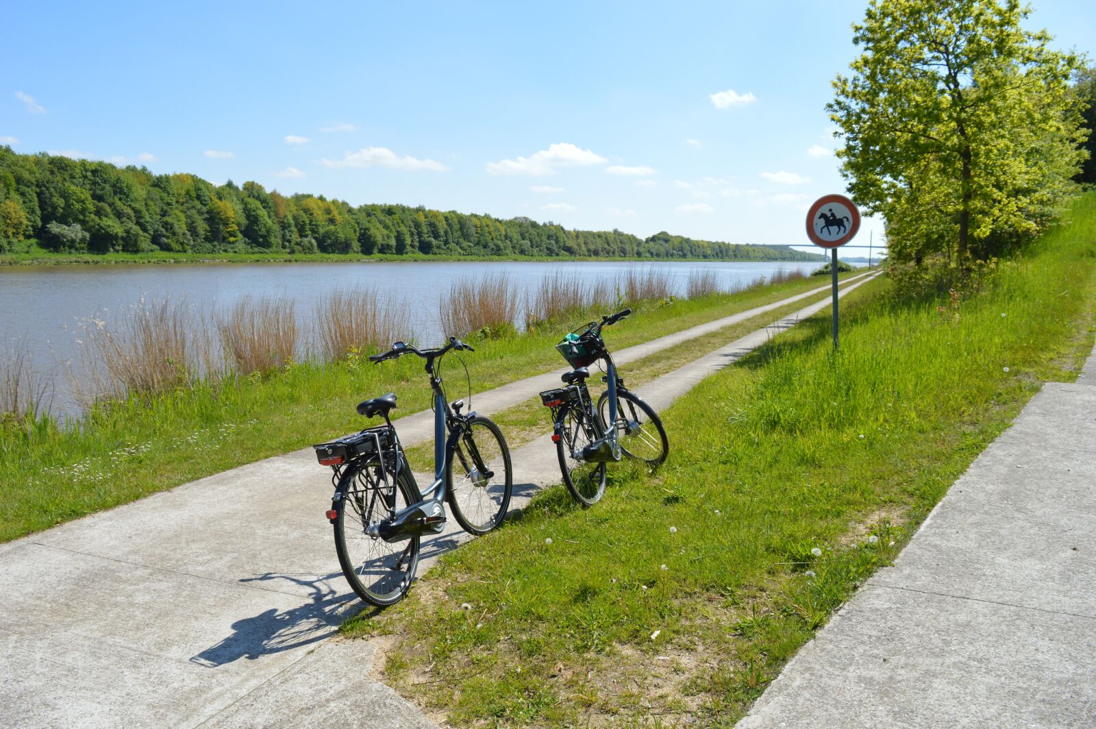 Nikon D3200 sample photo. North-baltic sea channel, summer photography
