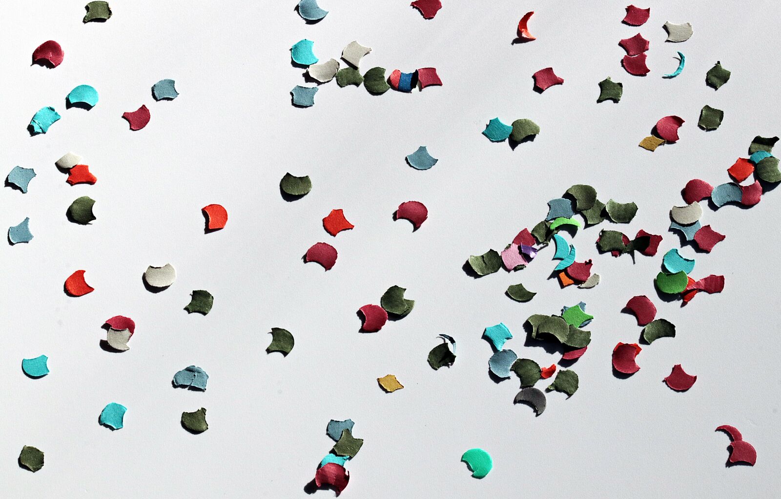 Canon EOS 80D sample photo. Confetti, carnival, party photography