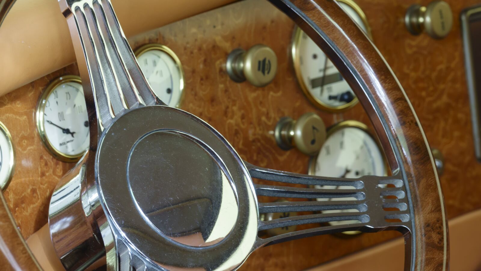 Sony Cyber-shot DSC-RX10 III sample photo. Car, retro, transport photography