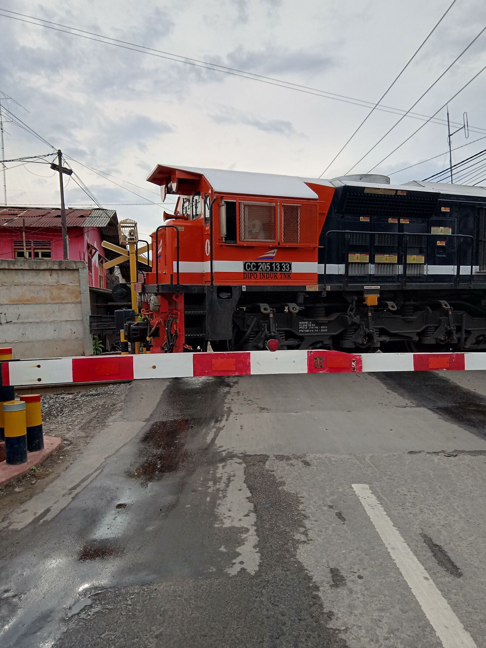 Realme C2 sample photo. Train, api, new coal photography