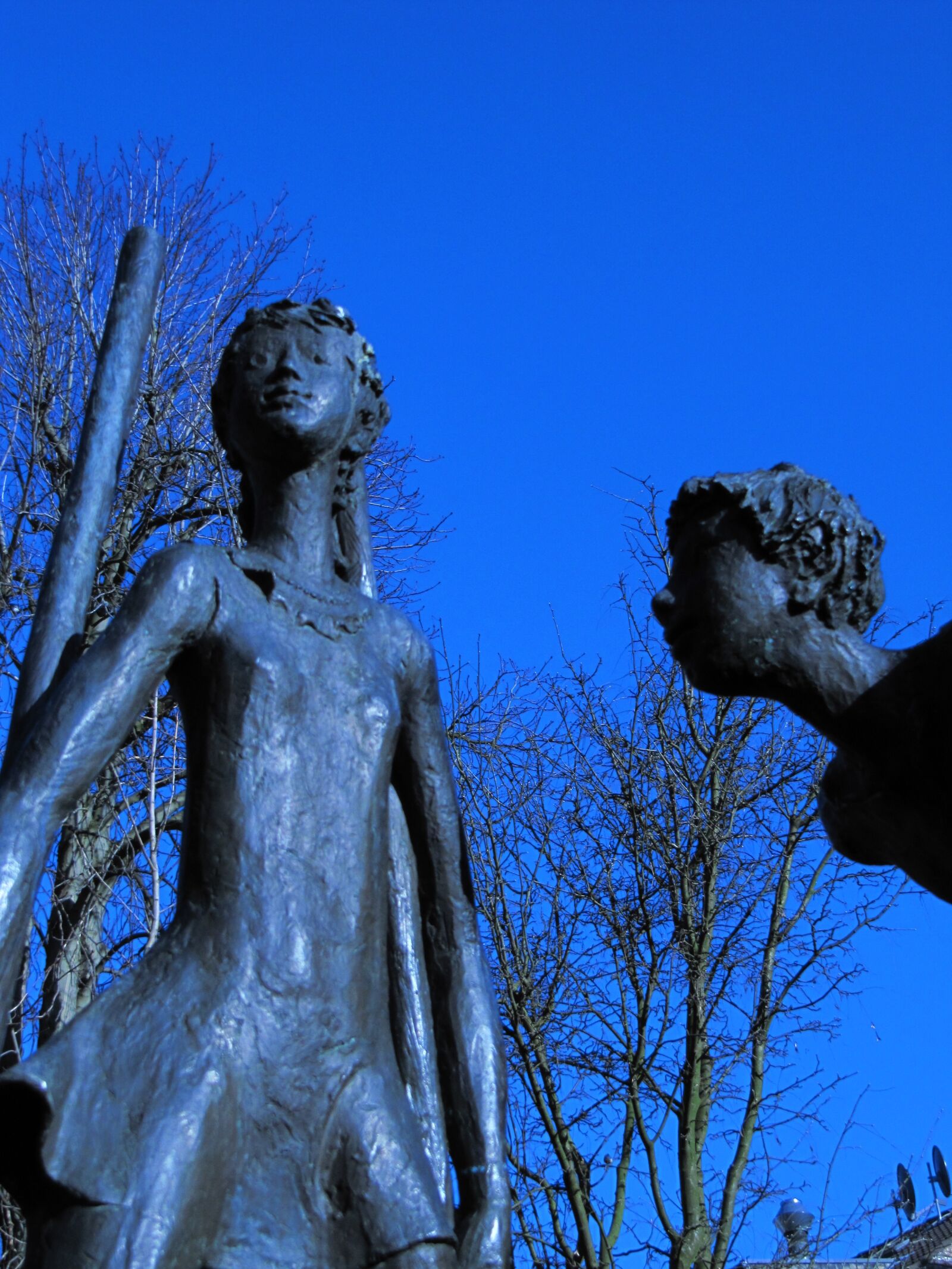 Canon PowerShot SX200 IS sample photo. Aachen, sculpture, stalk photography