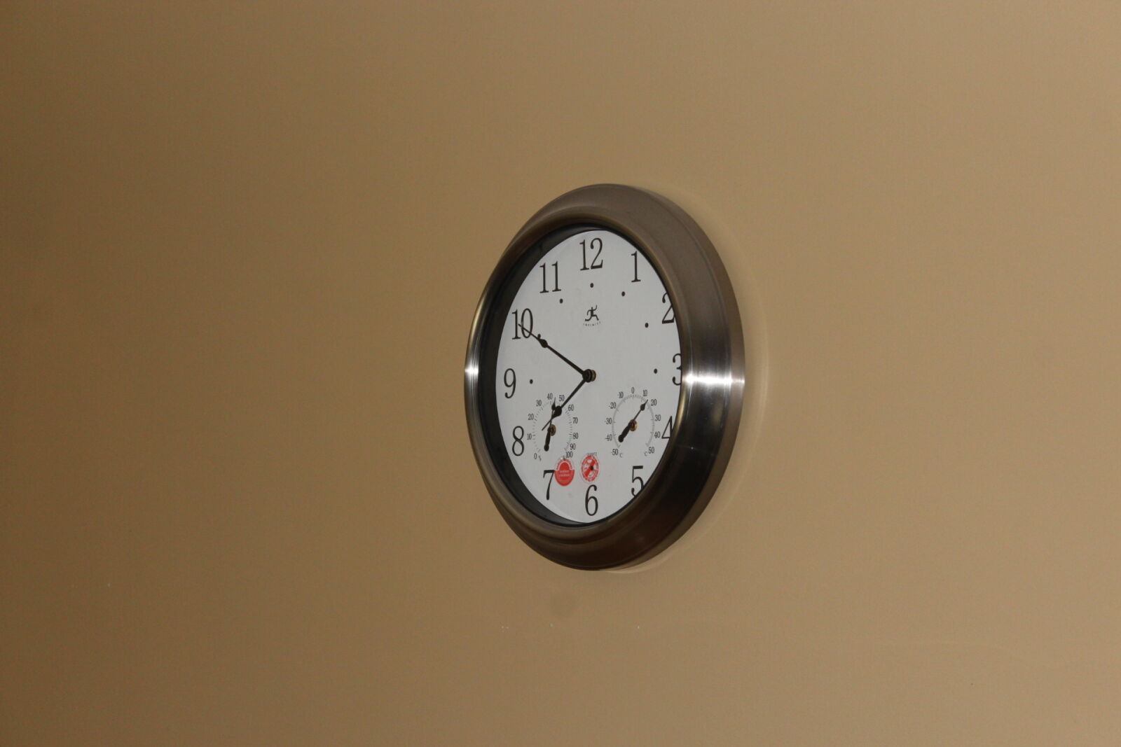 Canon EOS 1300D (EOS Rebel T6 / EOS Kiss X80) sample photo. Clock, punctuality, time, time photography