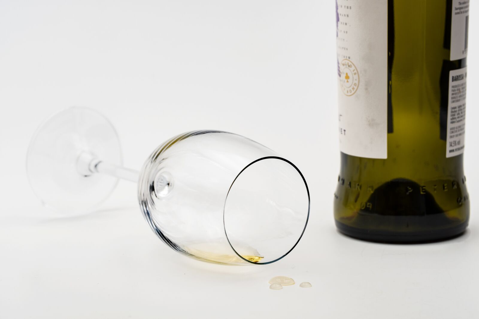 Fujifilm X-T2 + Fujifilm XF 80mm F2.8 R LM OIS WR Macro sample photo. Glass, bottle, empty photography