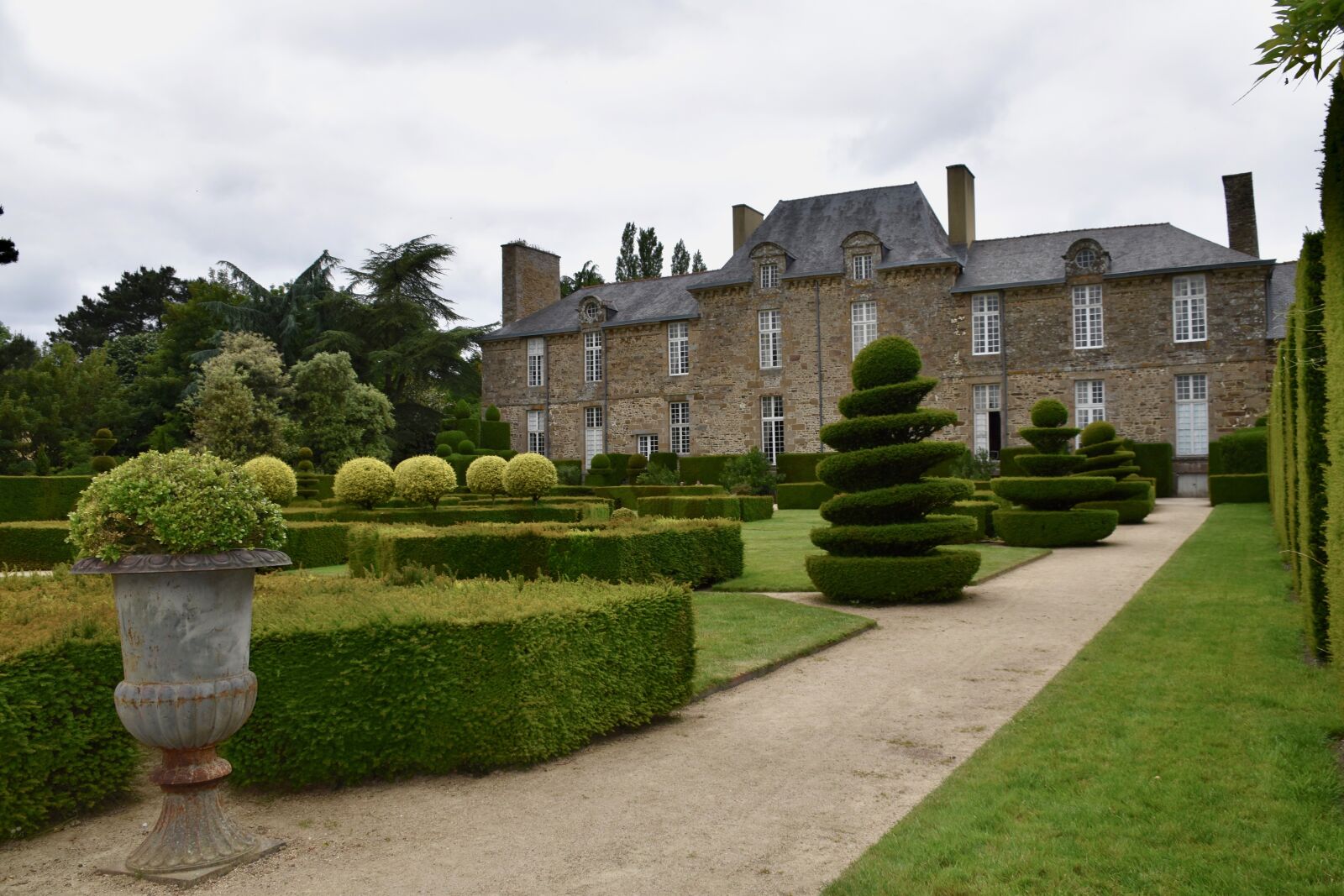 Nikon D5600 sample photo. Castle, garden, park photography