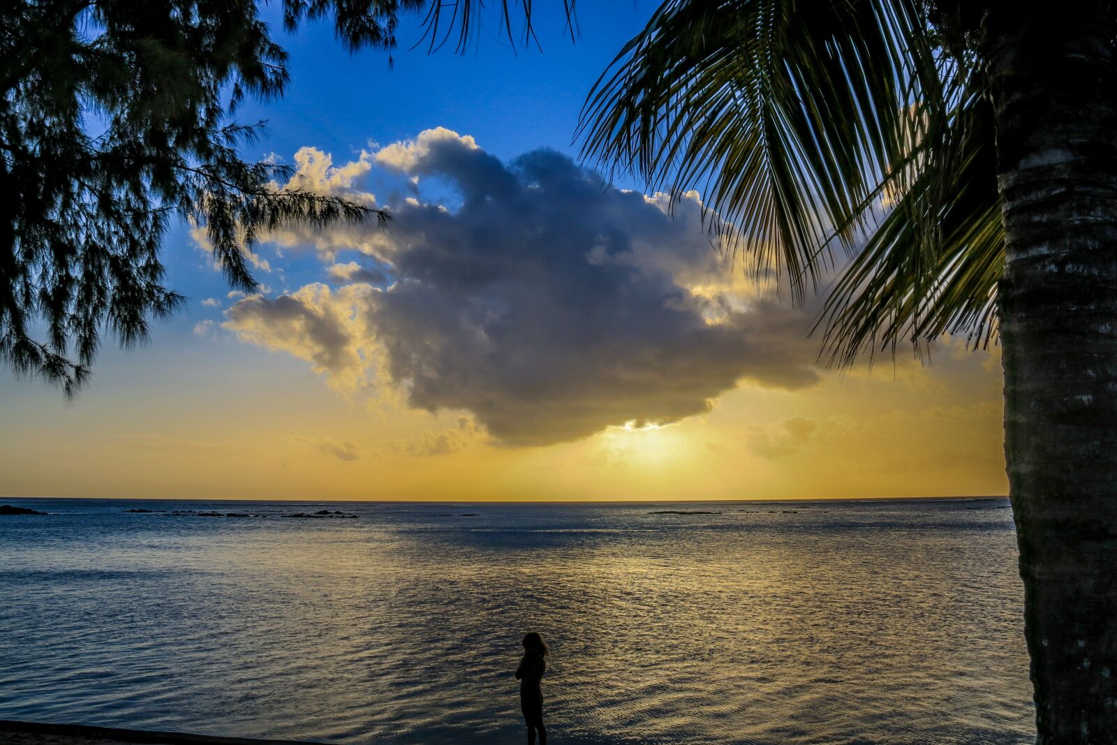 Canon EF-S 18-200mm F3.5-5.6 IS sample photo. Sunset, clouds, tropical photography