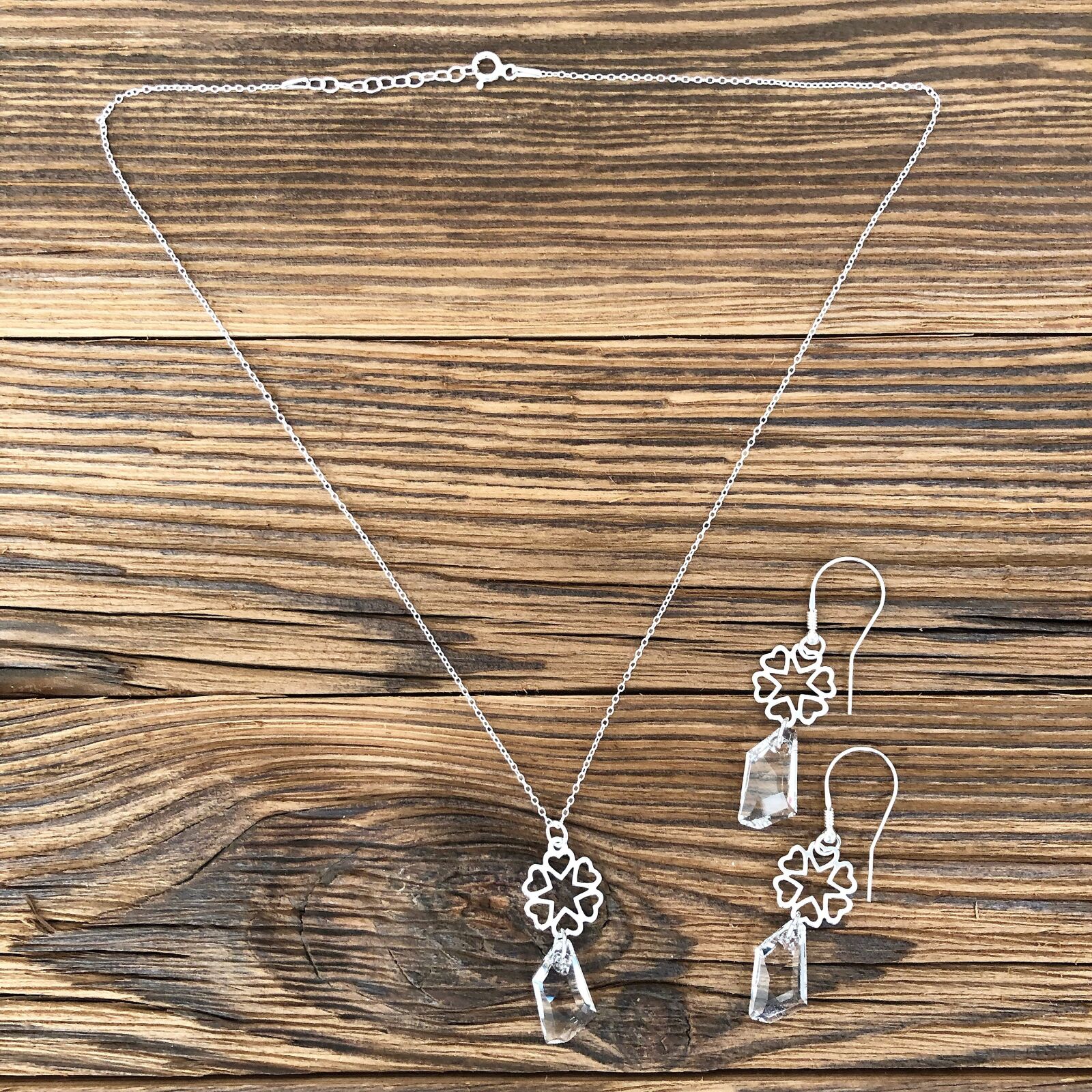iPhone 8 back camera 3.99mm f/1.8 sample photo. Jewellery, jewelry, fashion photography