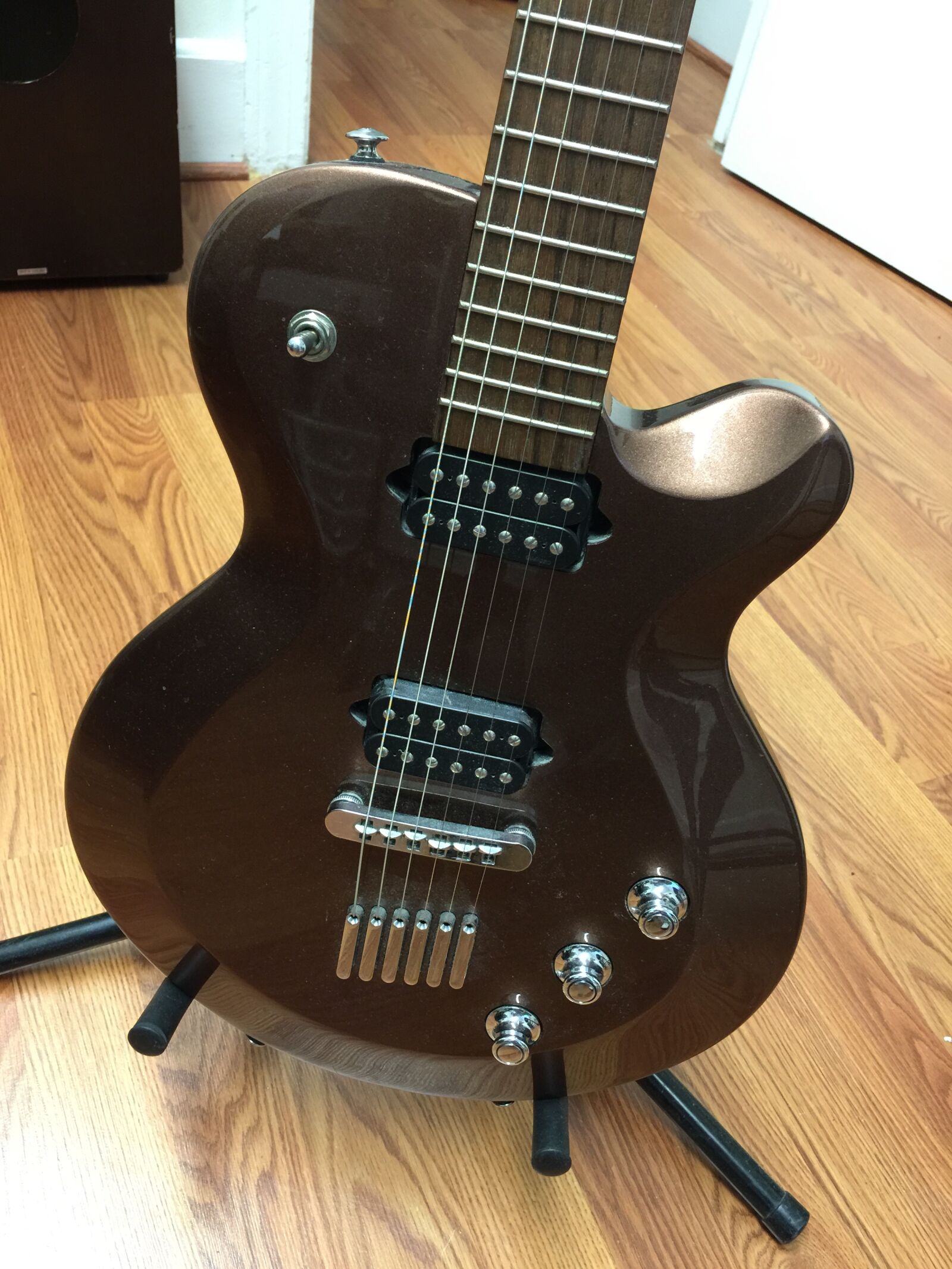 iPhone 6 Plus back camera 4.15mm f/2.2 sample photo. Electric, guitar photography