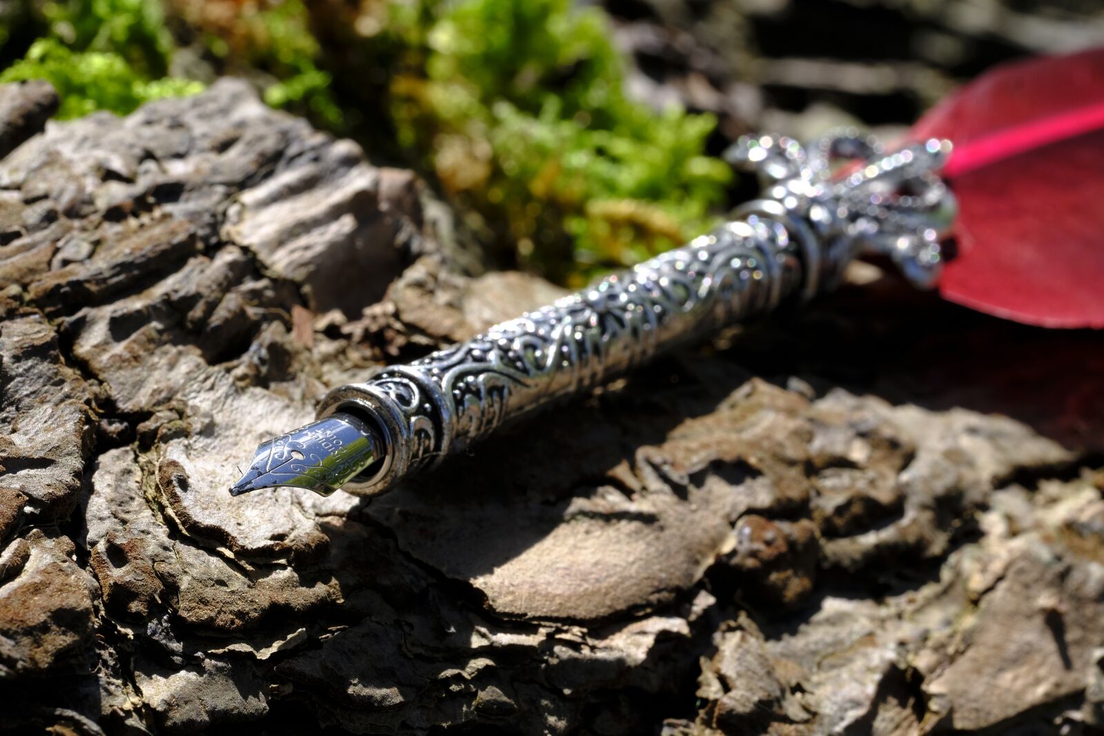 Fujifilm X-T2 + Fujifilm XF 80mm F2.8 R LM OIS WR Macro sample photo. Filler, fountain pen, feather photography