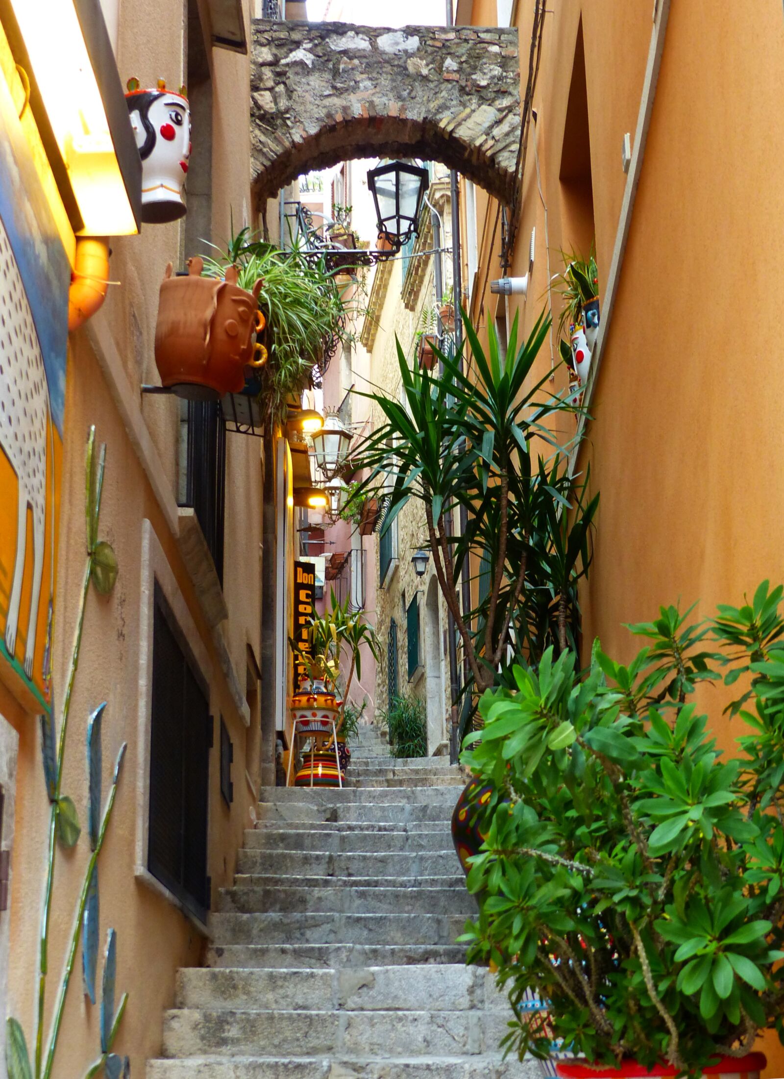Panasonic Lumix DMC-FZ200 sample photo. City, lane, sicily photography