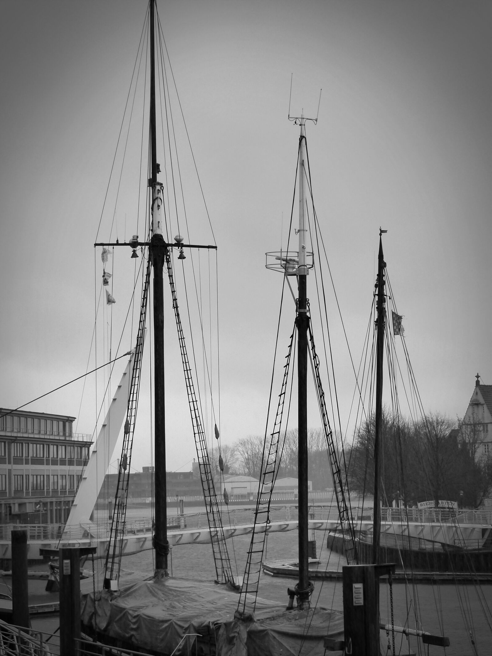 Panasonic Lumix DMC-FZ200 sample photo. Ship, masts, rigging photography