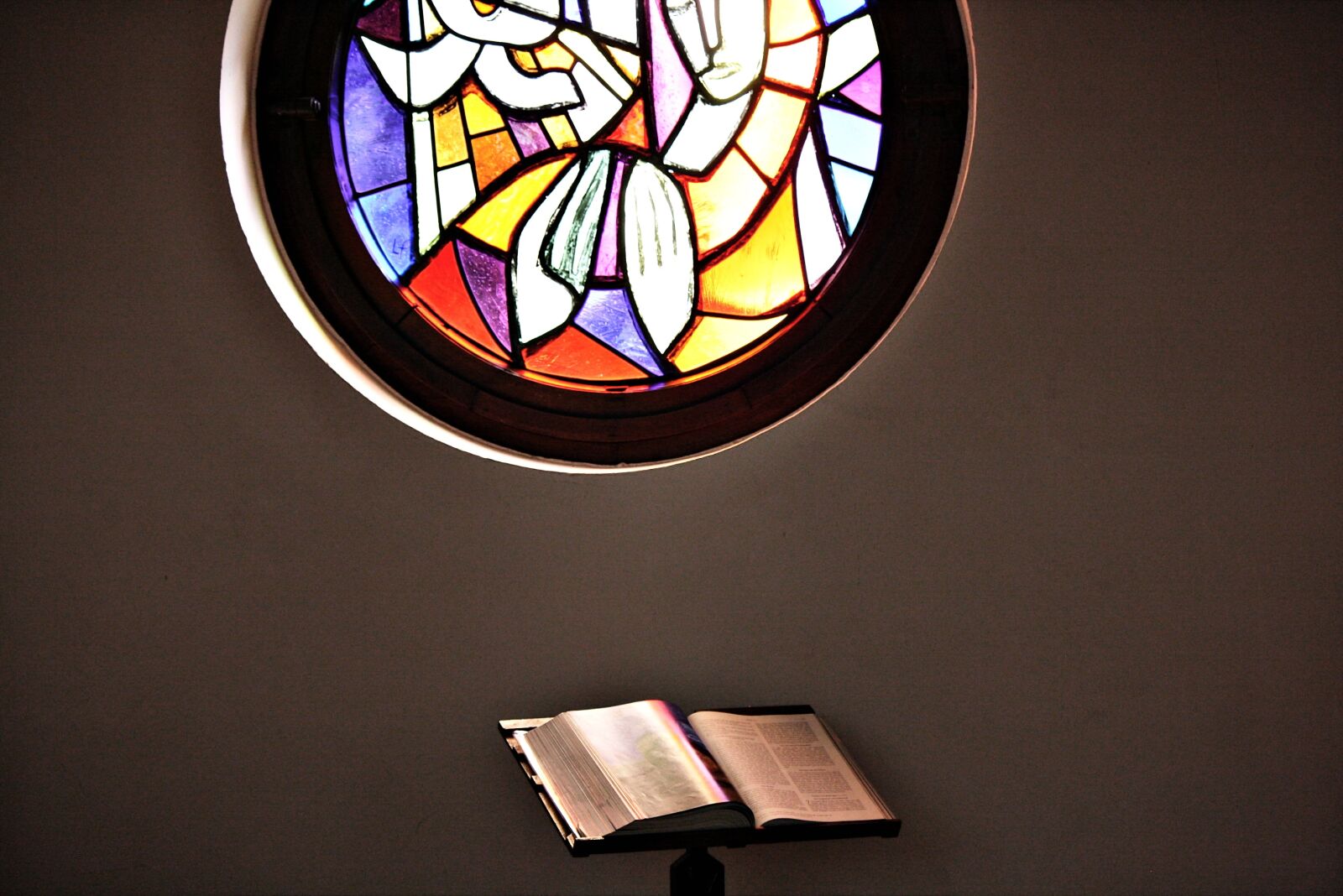 Canon EOS 1000D (EOS Digital Rebel XS / EOS Kiss F) sample photo. Church window, church, bible photography