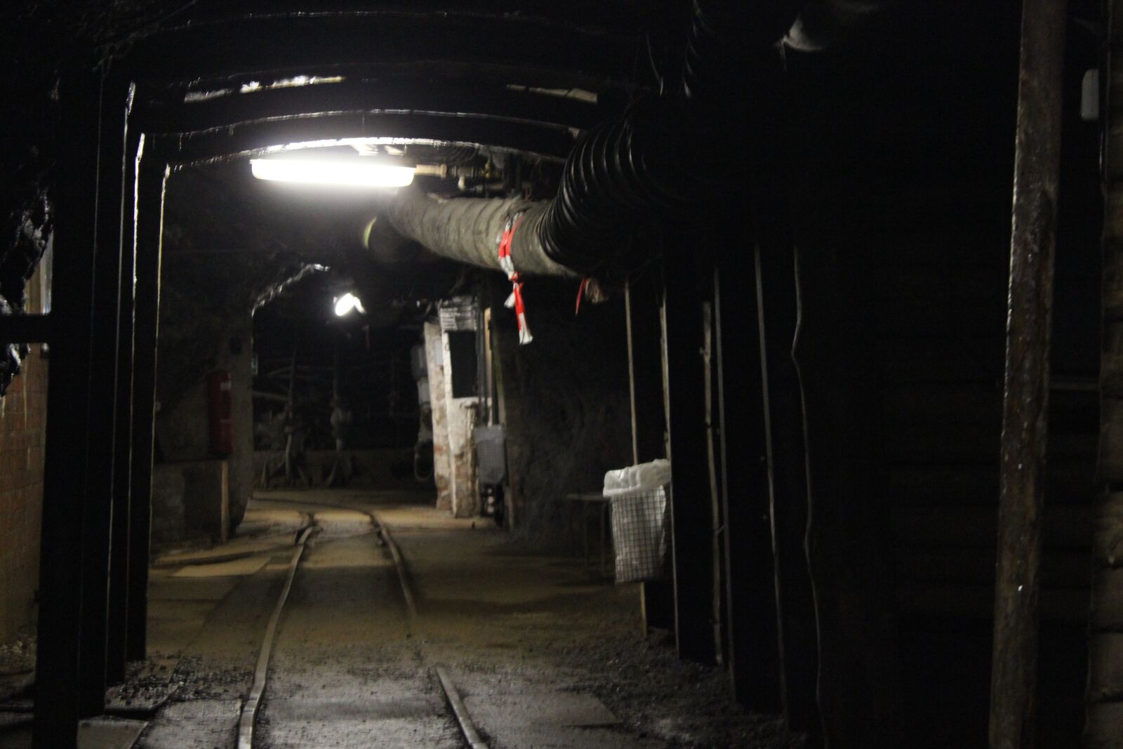 Canon EOS 600D (Rebel EOS T3i / EOS Kiss X5) sample photo. Underground, tunnel, accessible photography