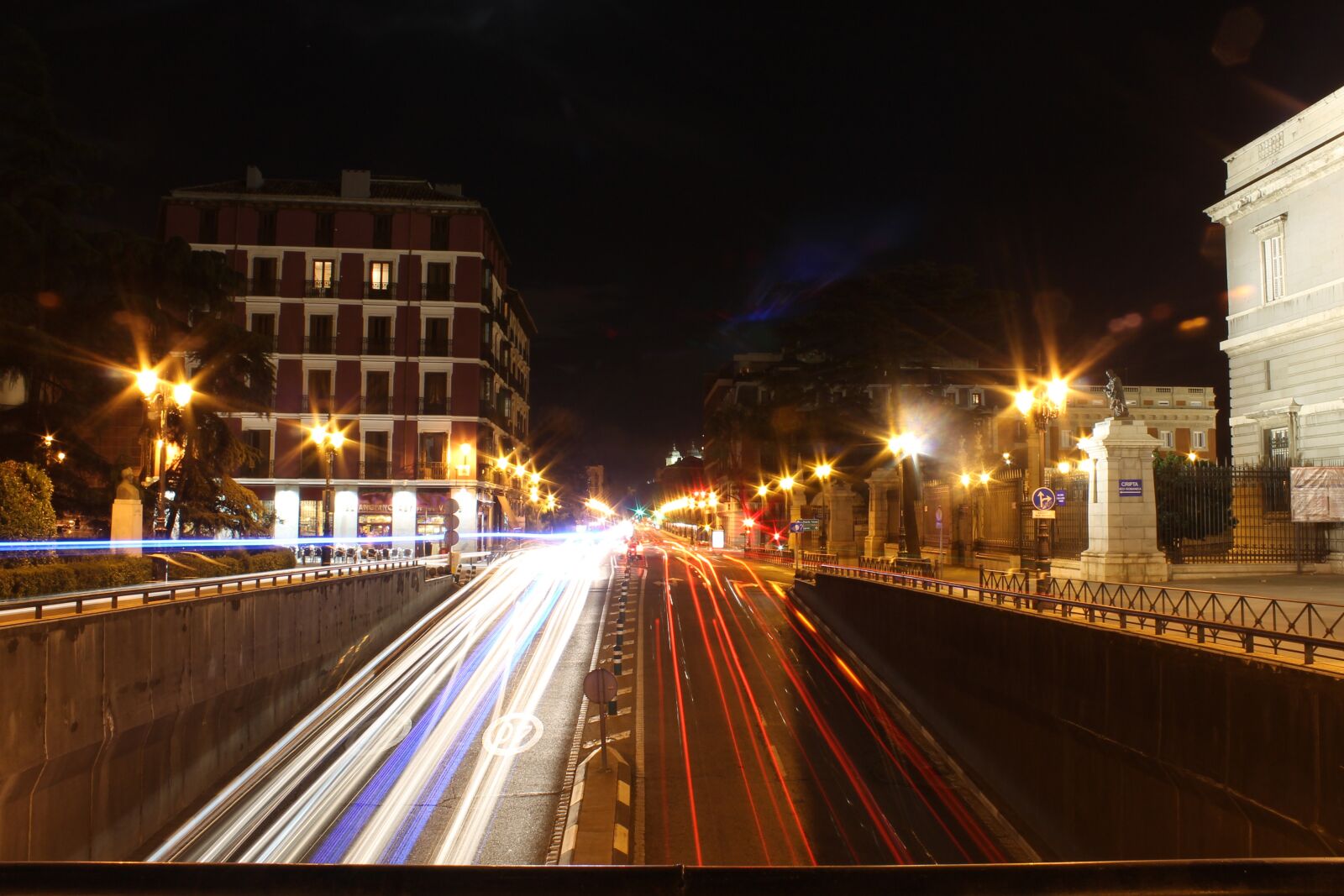 Canon EOS 1100D (EOS Rebel T3 / EOS Kiss X50) sample photo. Lights, cars, night photography