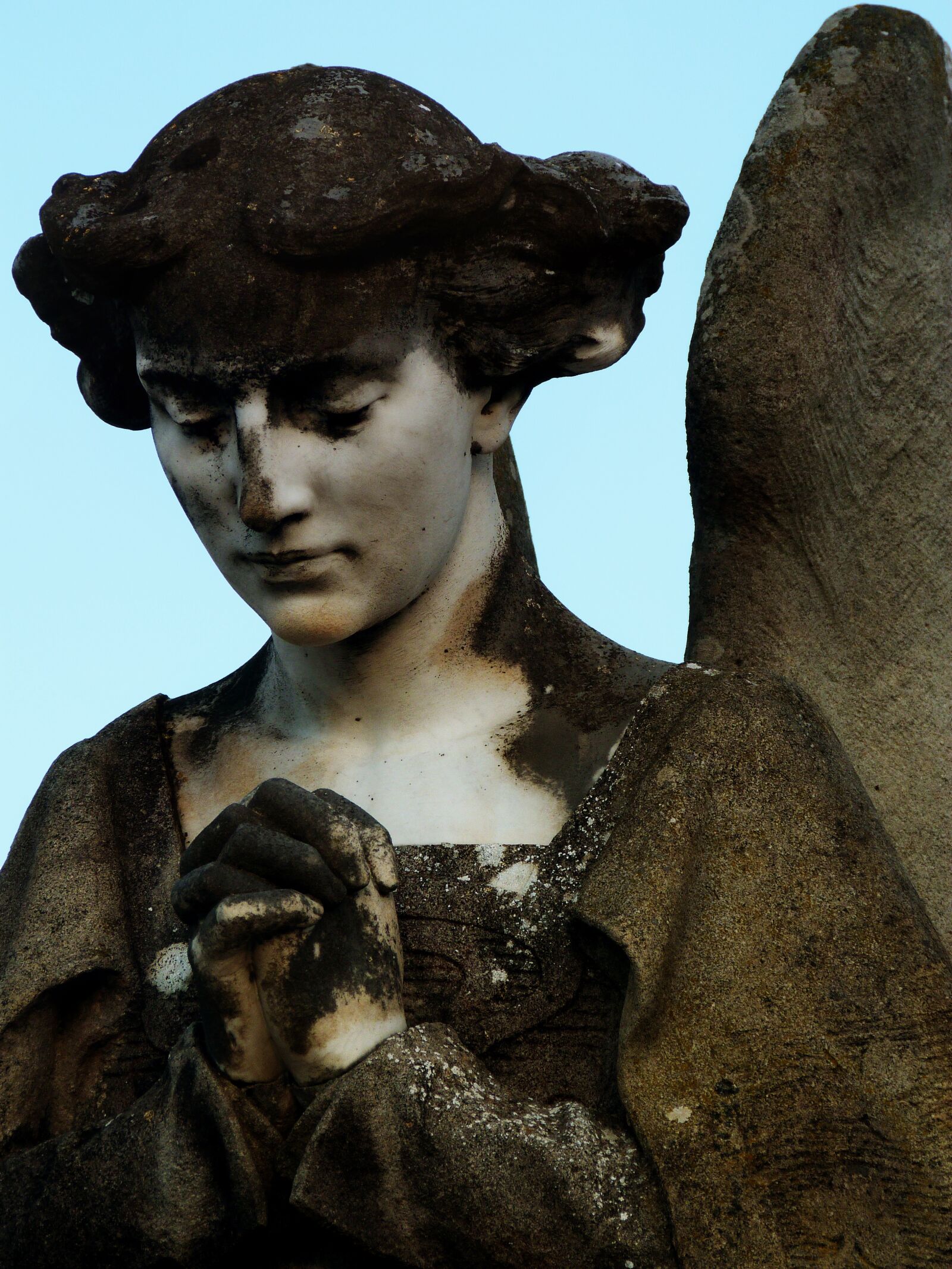 Panasonic Lumix DMC-FZ40 (Lumix DMC-FZ45) sample photo. Statue, angel, sculpture photography