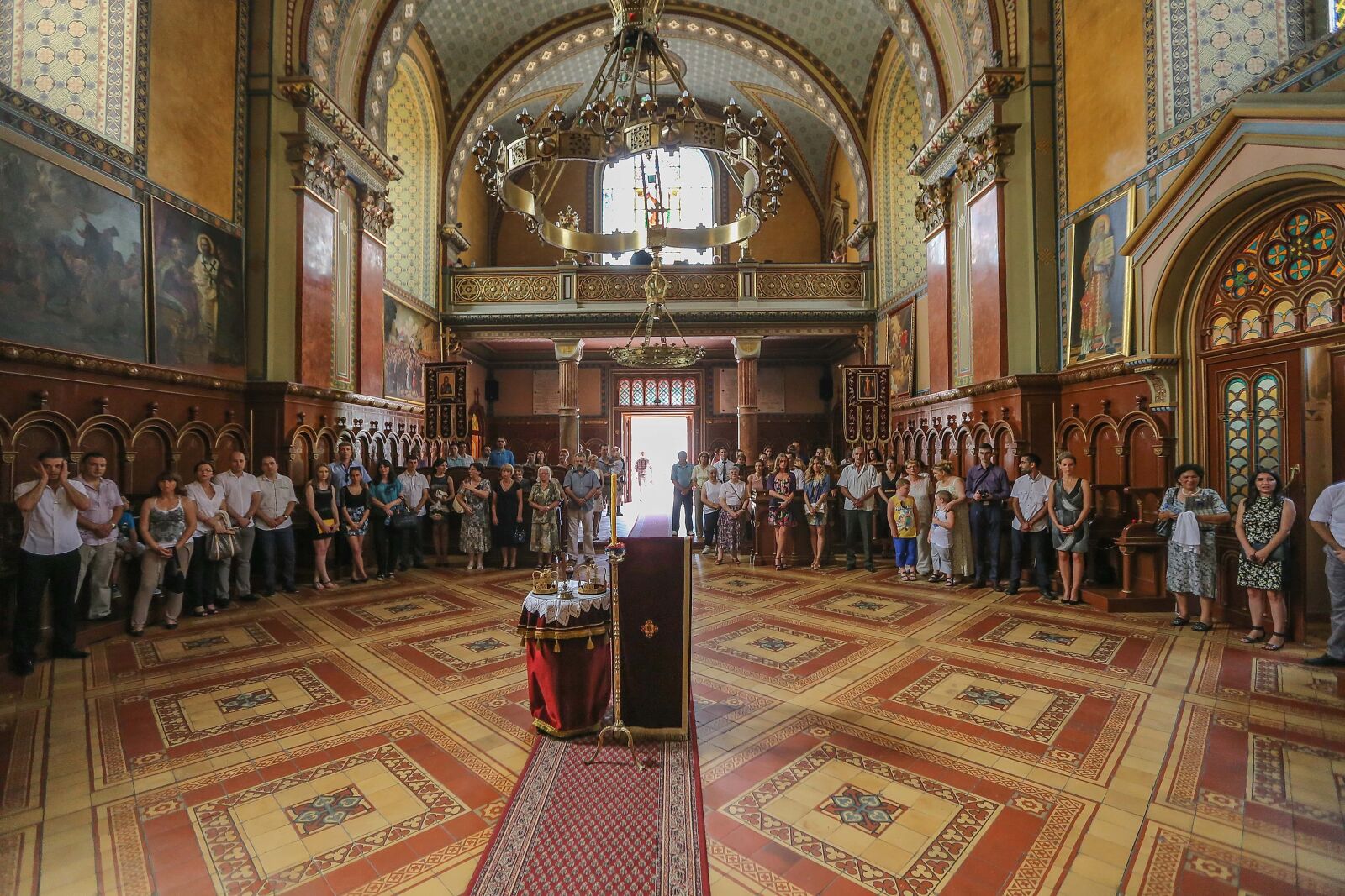 Canon EF 16-35mm F2.8L II USM sample photo. Crowd, church, ceremony, coronation photography