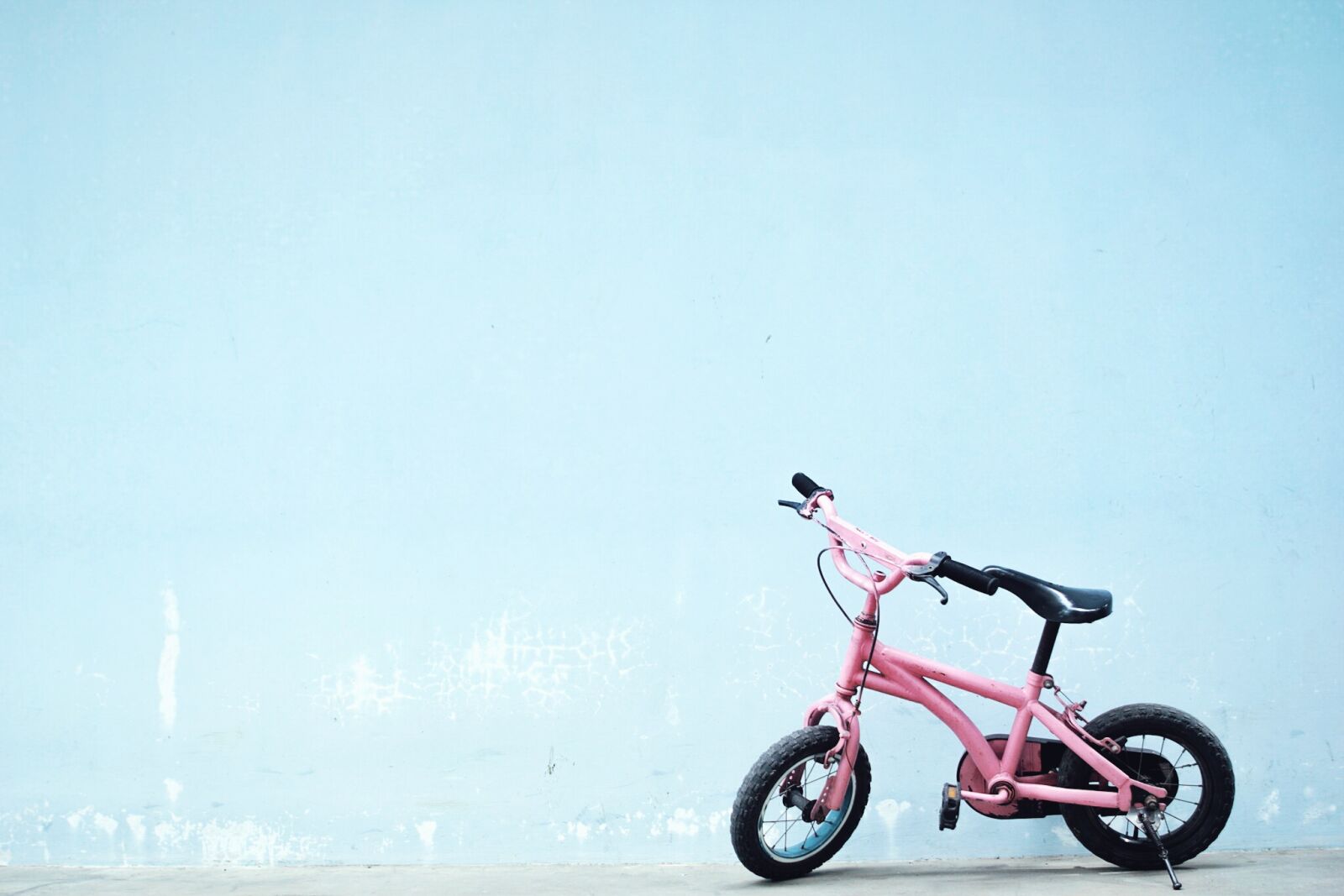 Sony a6000 + Sony DT 50mm F1.8 SAM sample photo. Toddler, s, pink, bike photography