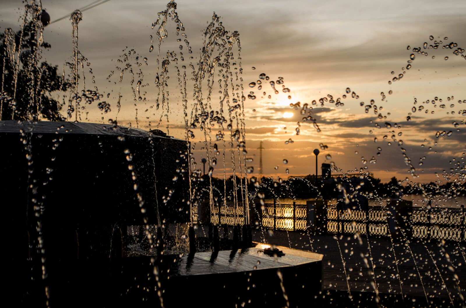 Nikon D5100 sample photo. Fountain, water, sky photography