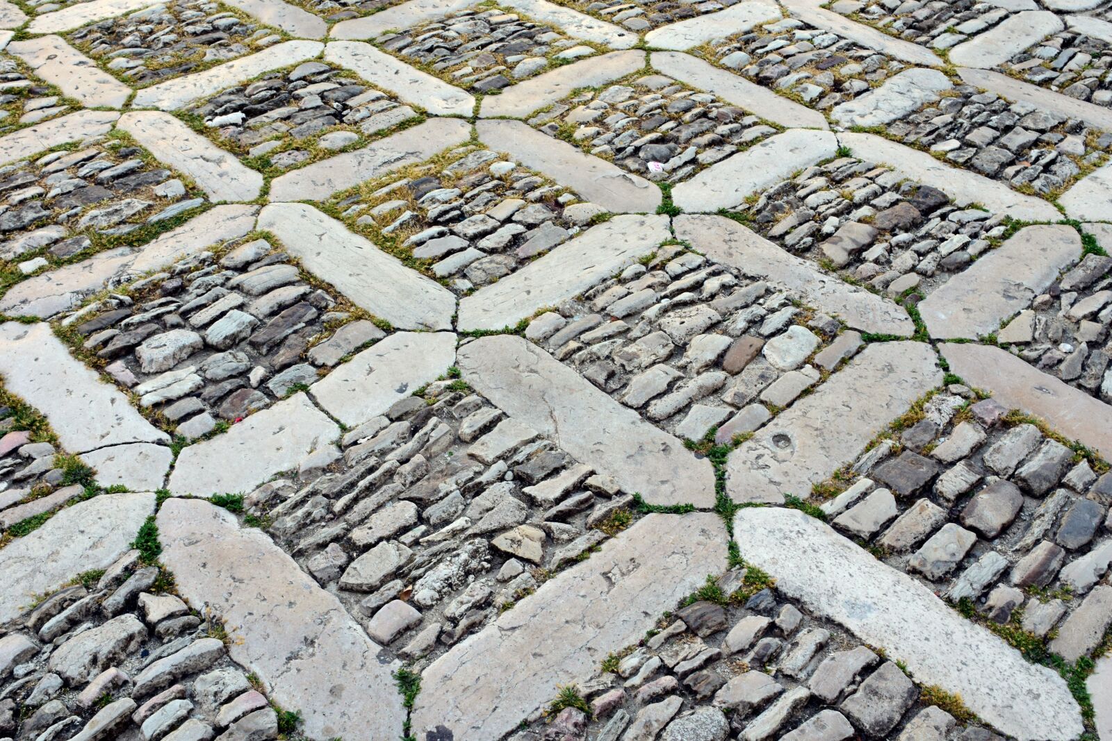 Nikon D3300 sample photo. Patch, cobblestones, road photography