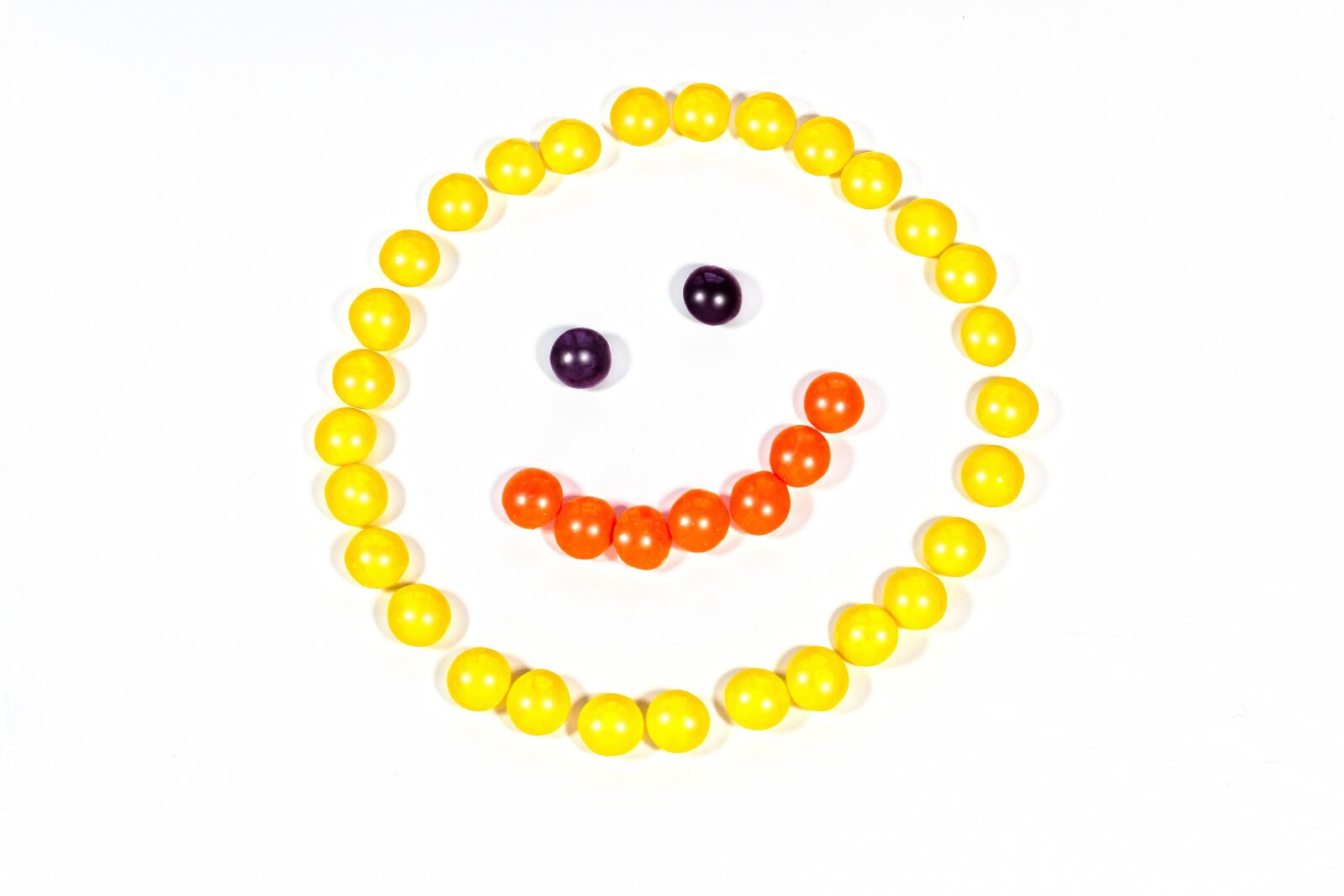 Canon EOS 1300D (EOS Rebel T6 / EOS Kiss X80) sample photo. Smiley, yellow, happy photography