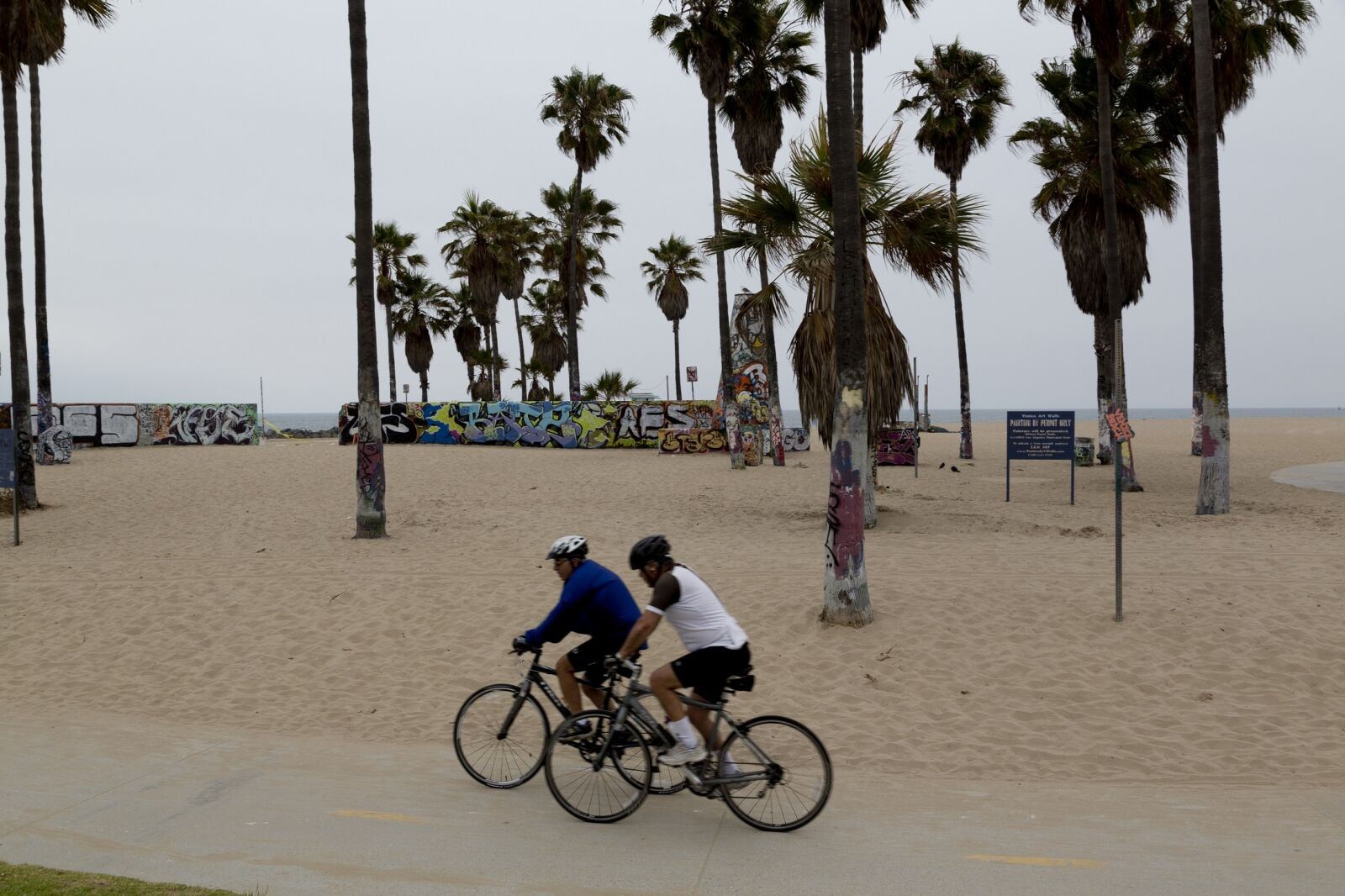 Canon EOS 5D Mark III sample photo. Beach, cyclists, people photography