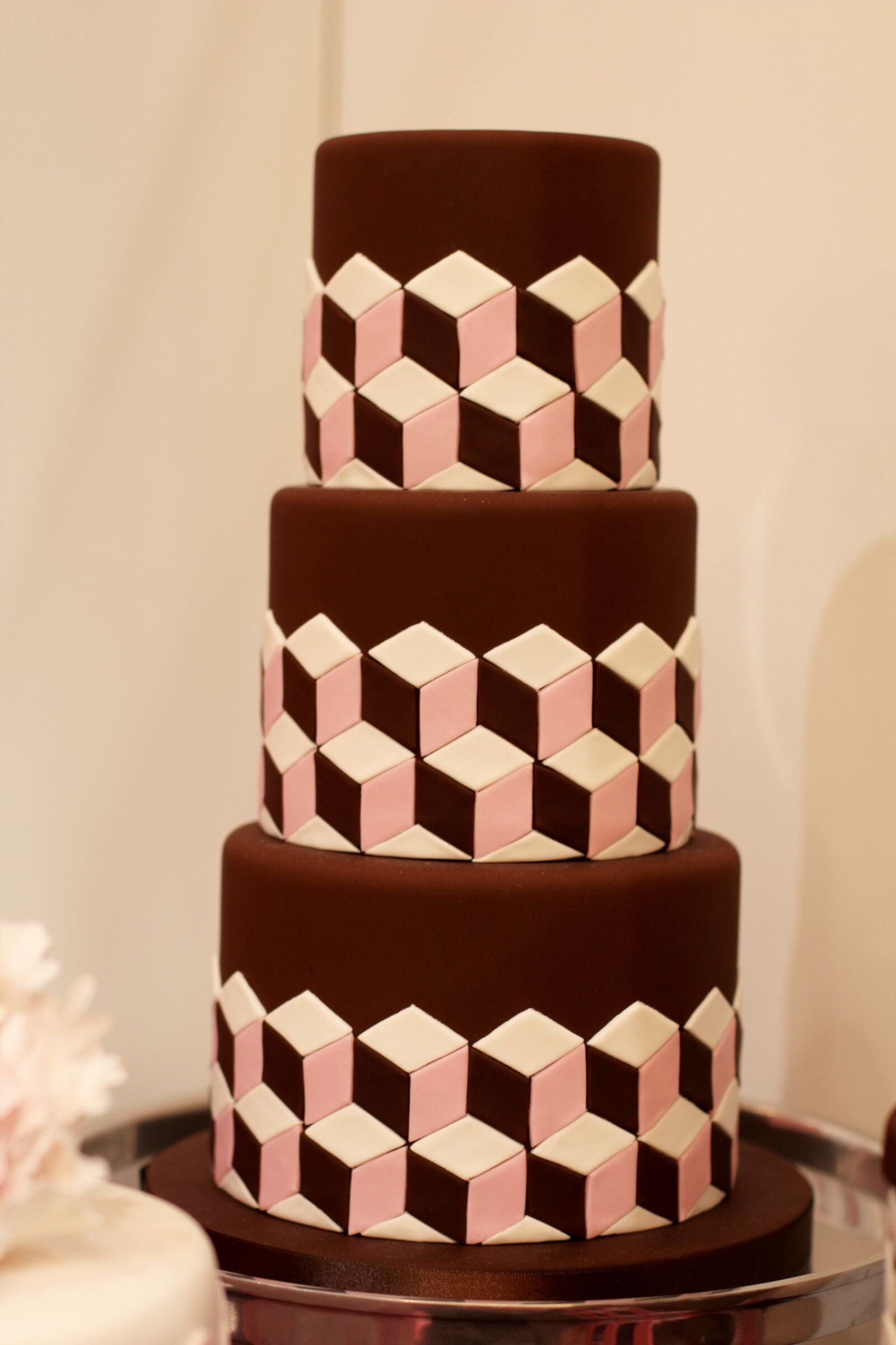Canon EOS 600D (Rebel EOS T3i / EOS Kiss X5) + Canon EF 50mm F1.4 USM sample photo. Cake, decorated, ornament photography